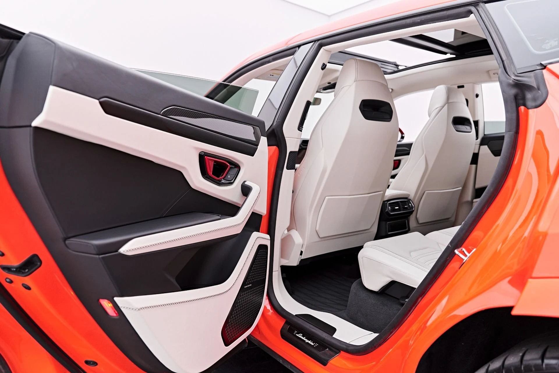 mph046_3451152995_Used_2025_Lamborghini_Urus_SE_1785258964_18459c7e2e