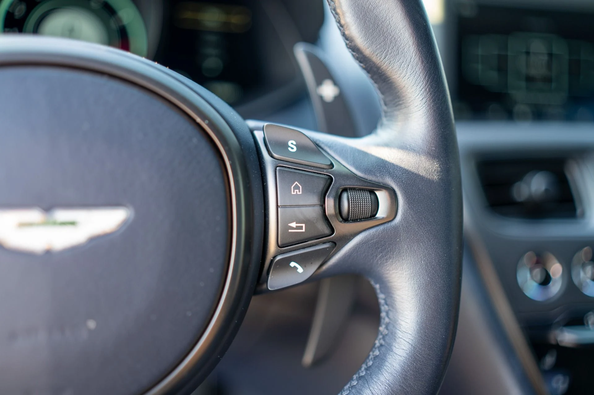 mph046_3482327622_Used_2020_Aston_Martin_DBS_Superleggera_1782927184_00e2ecf6b5