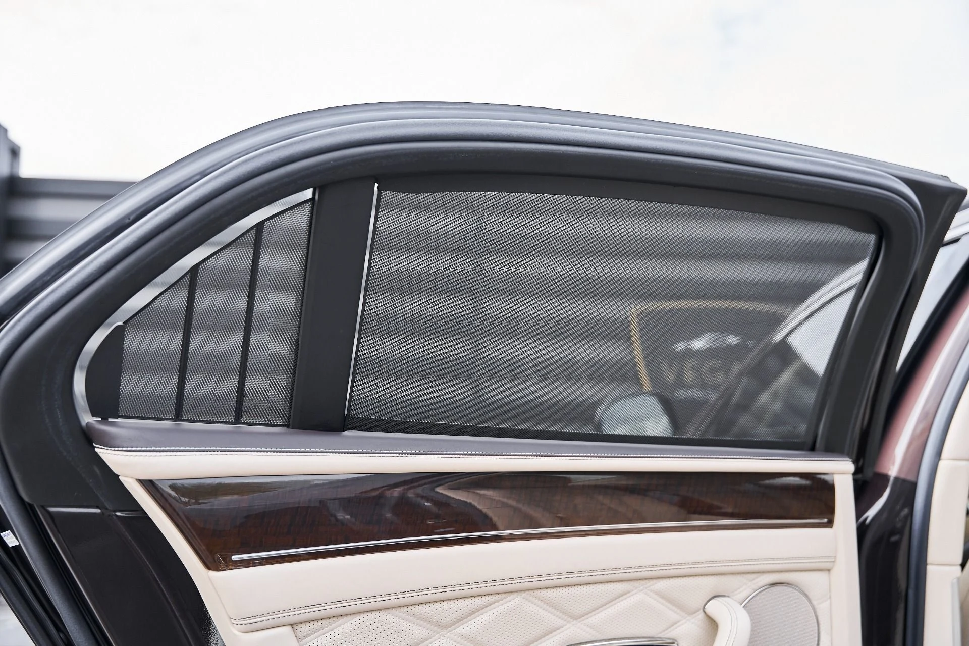 mph046_3502053961_Used_2015_Bentley_Flying_Spur_V8_1769278381_812916fe21