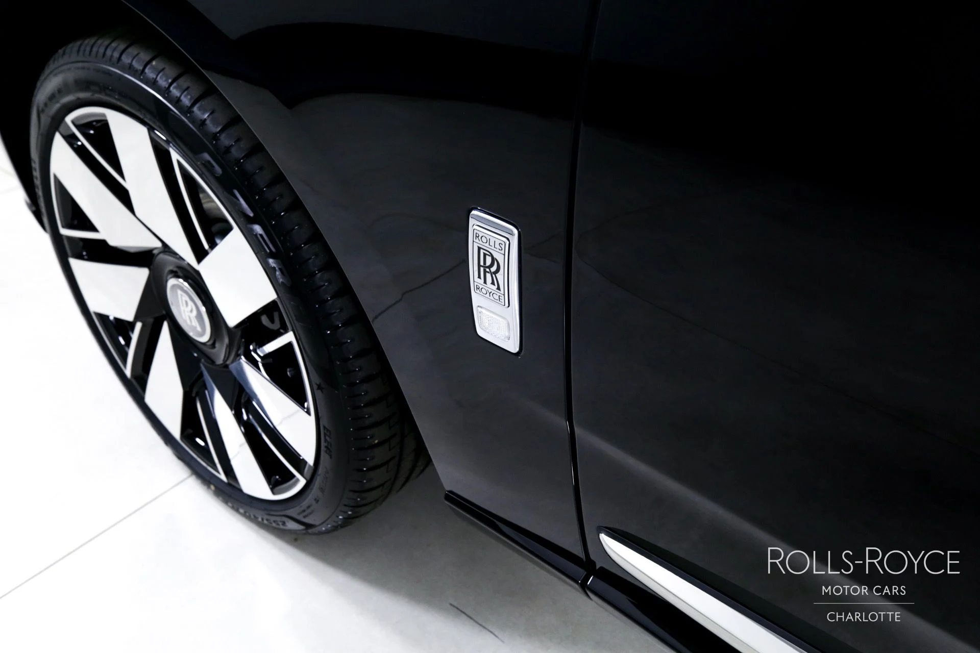 mph046_3506914203_Used_2025_Rolls_Royce_Cullinan_1746196138_5fd6b12d1a