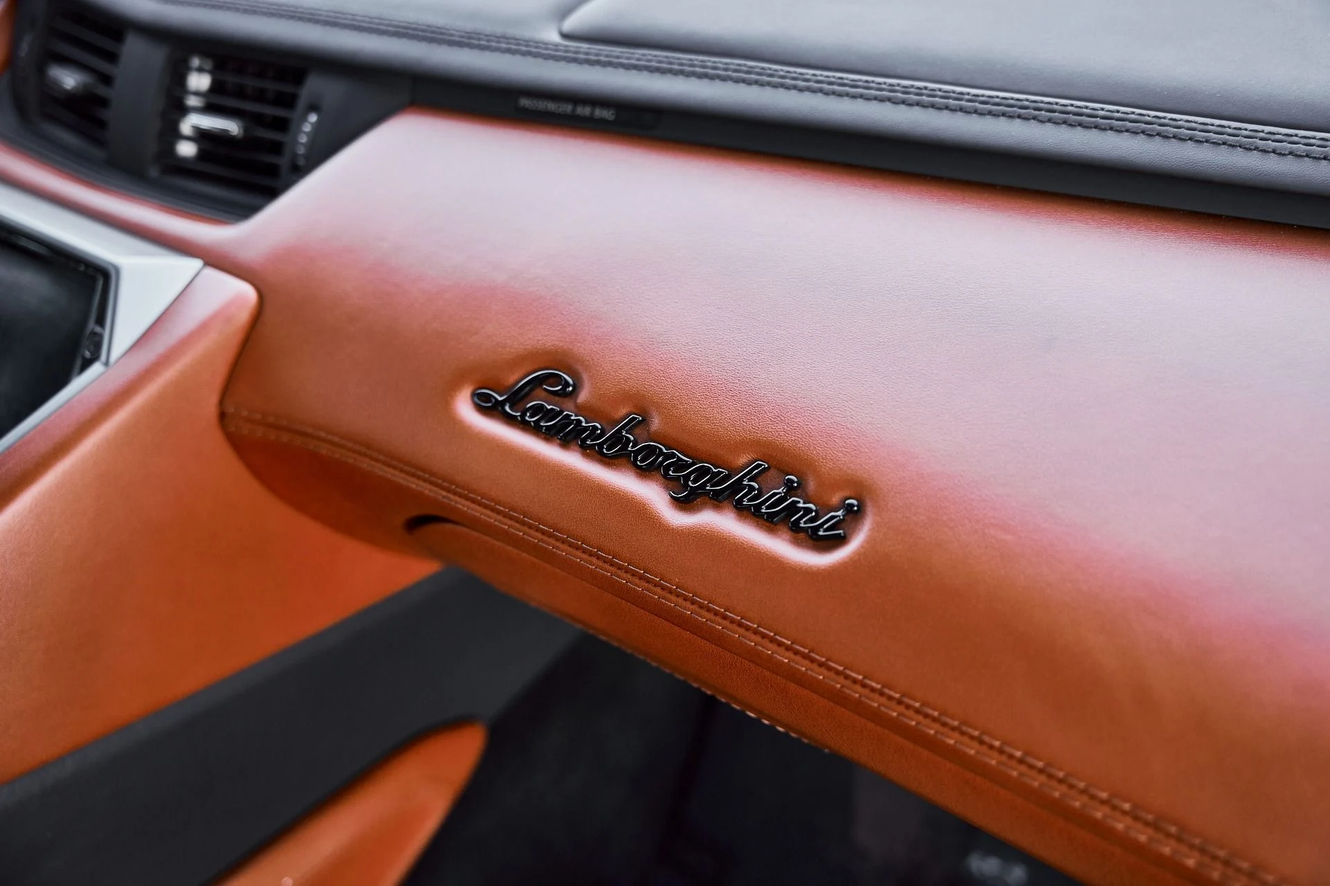 mph046_351365180_Used_2018_Lamborghini_Aventador_S_Base_1773191851_2338309446