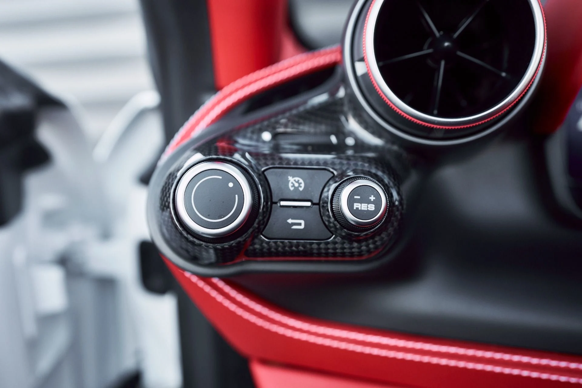 mph046_3520741788_Used_2021_Ferrari_F8_Spider_Base_1763084346_62a8bf231d