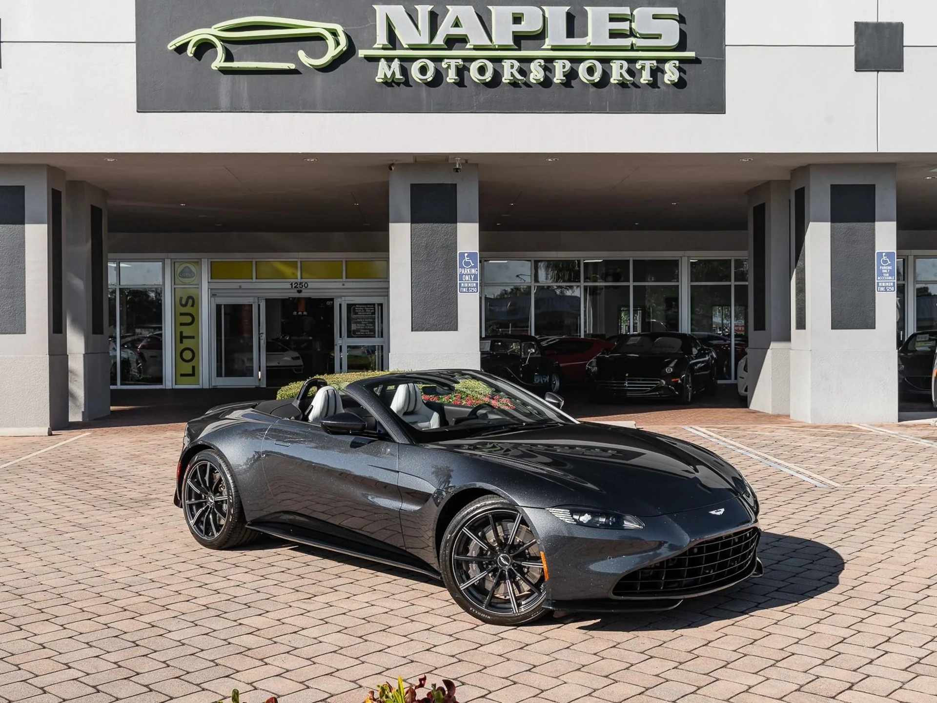 mph046_3528330161_Used_2021_Aston_Martin_Vantage_Roadster_1767733784_bb078ca7f8