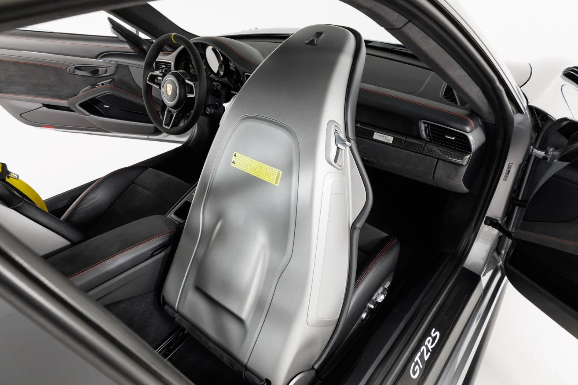 mph046_3599944029_Used_2018_Porsche_911_GT_2_RS_1791916169_55d651d83b