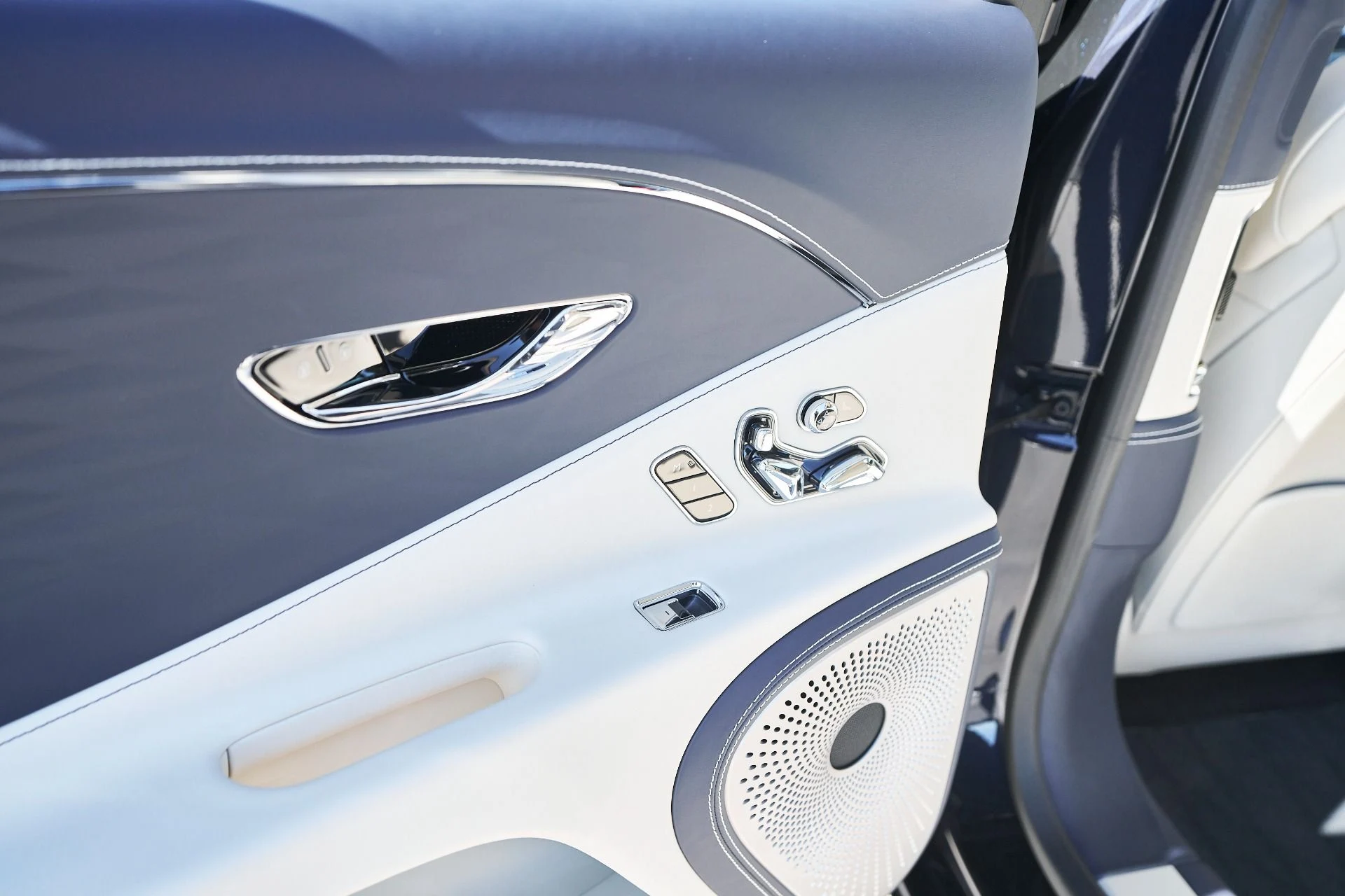 mph046_3616675880_Used_2024_Bentley_Flying_Spur_Mulliner_W12_1760650674_adc14a5300