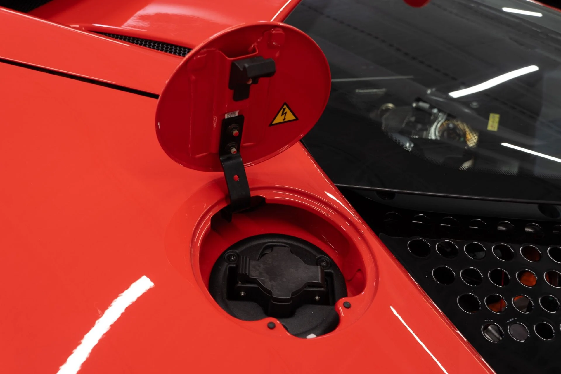 mph046_3618470762_Used_2022_Ferrari_SF_90_Stradale_1736189132_dd90213b2d