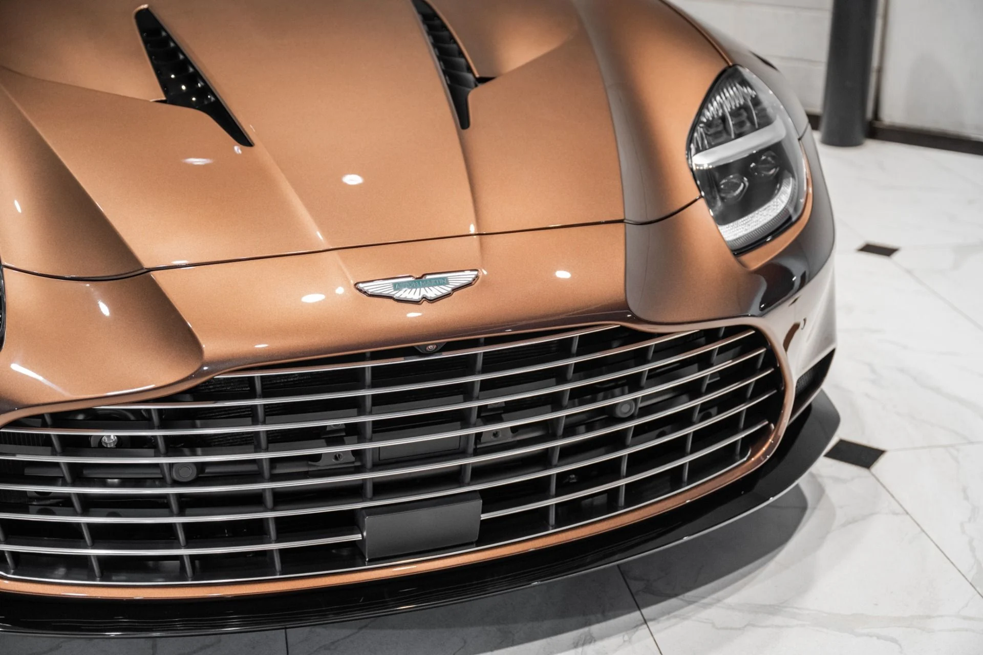 mph046_3634096062_New_2026_Aston_Martin_Vanquish_Volante_1783526001_fed1ce2a88