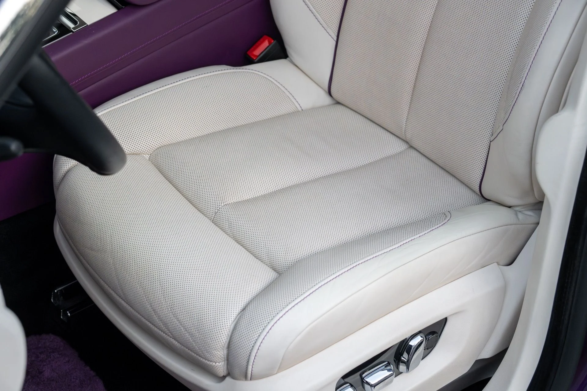 mph046_3641363187_Used_2021_Rolls_Royce_Ghost_1762913749_d7b39cbb4c