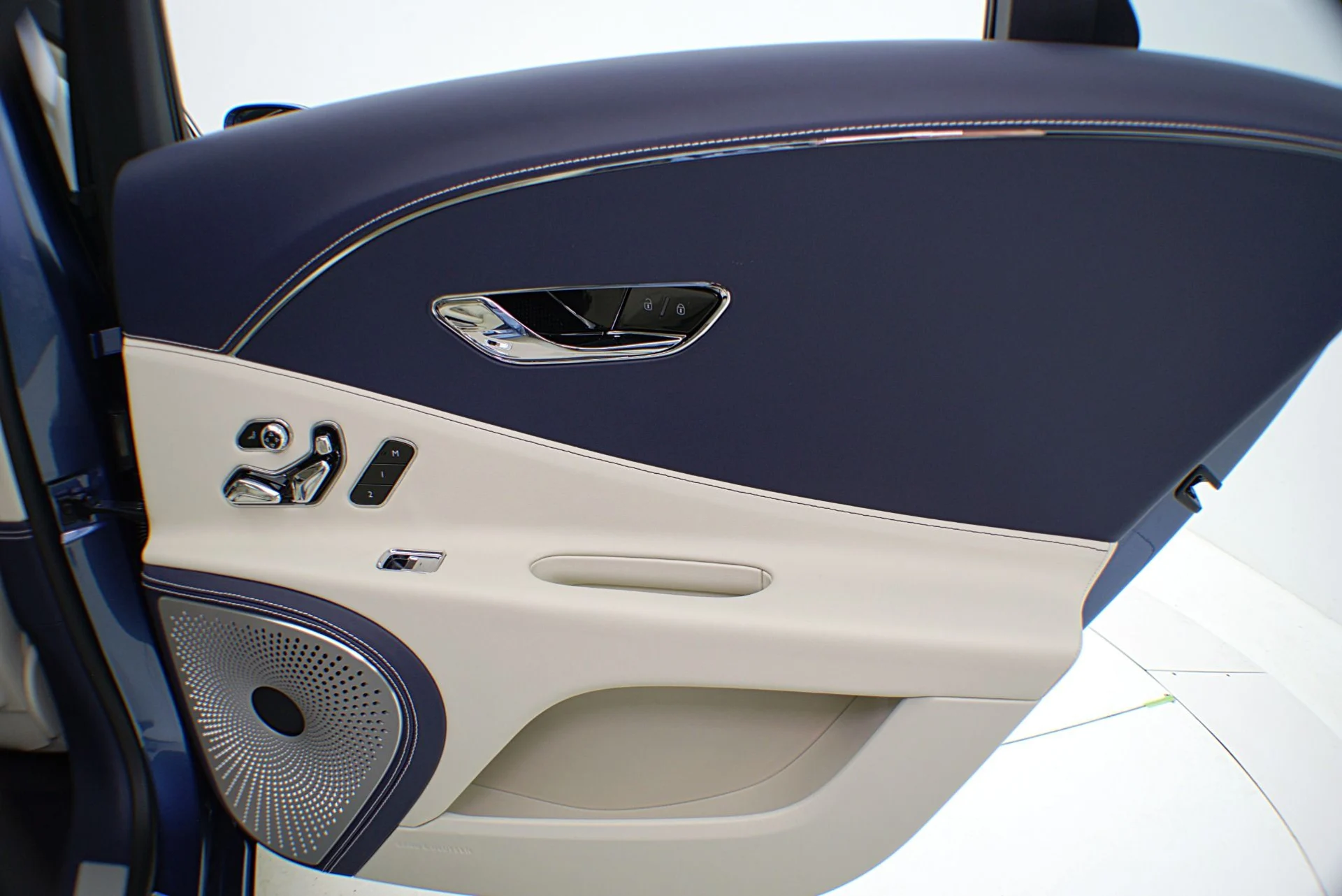 mph046_3641907456_Used_2022_Bentley_Flying_Spur_Hybrid_4197425d14