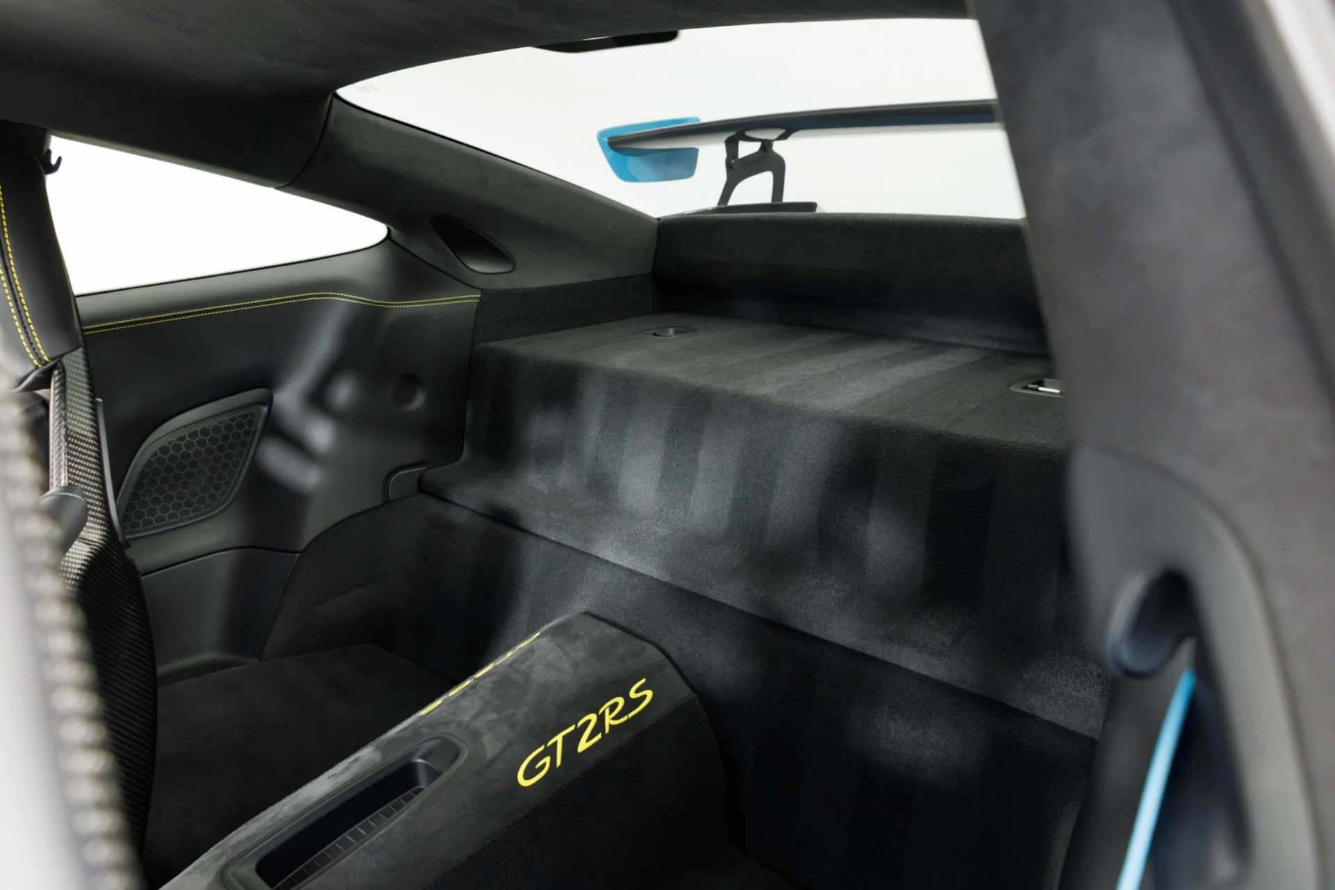 mph046_3671988899_Used_2018_Porsche_911_GT_2_RS_1783631648_0b2f3139f4