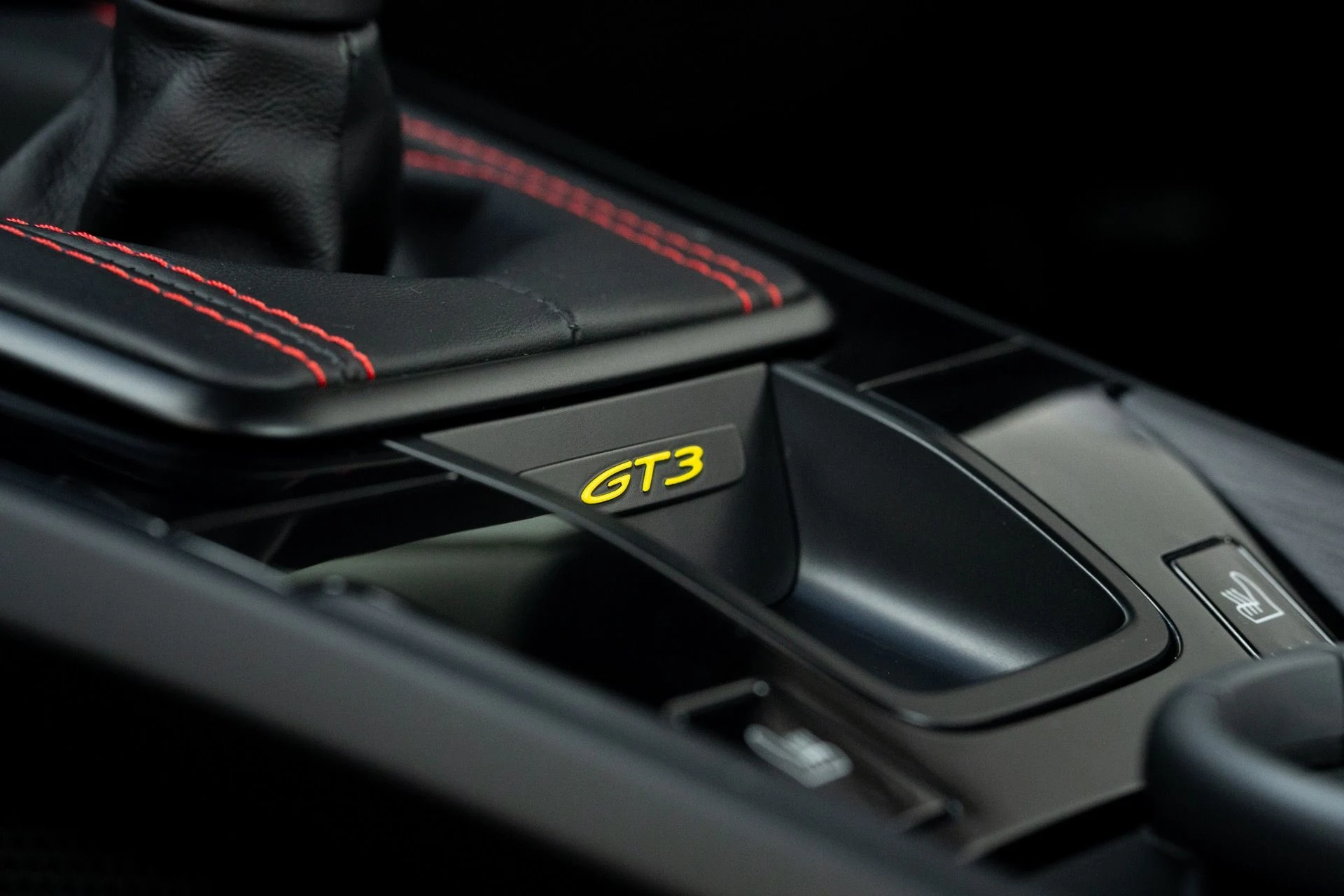 mph046_3678723621_Used_2022_Porsche_911_GT_3_w_Touring_1769199513_1235c5c02d