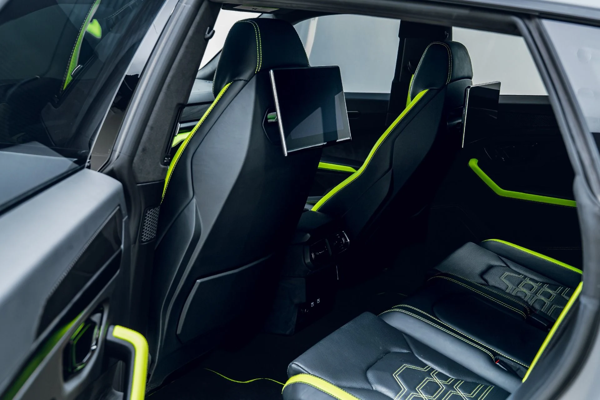 mph046_3679940169_Used_2025_Lamborghini_Urus_SE_1783370090_e2f5df80b3