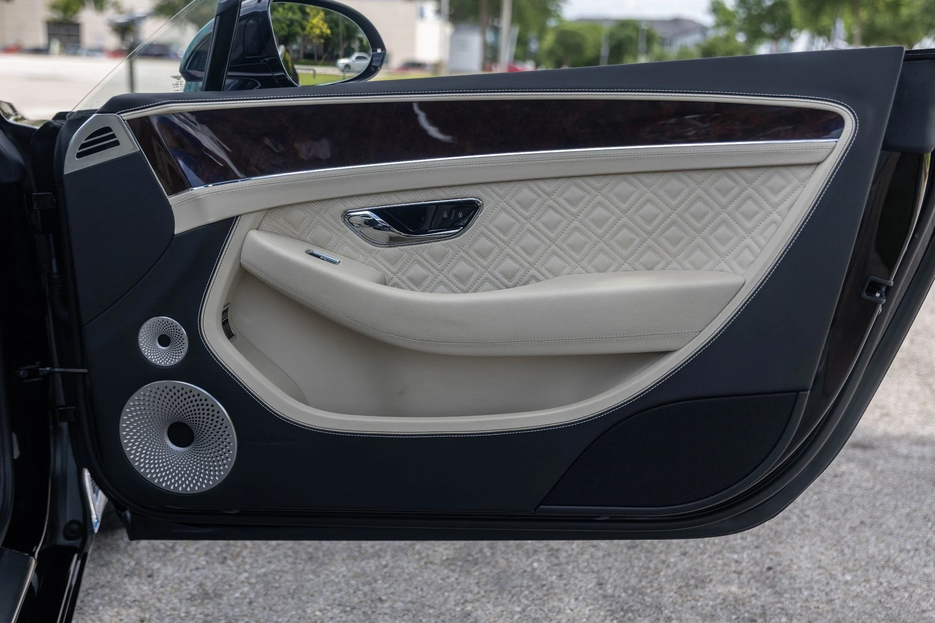 mph046_3713888402_Hi_Tech_Luxury_Imports_LLC_SCBCG_2_ZG_6_NC_090901_image_46_499f88befd