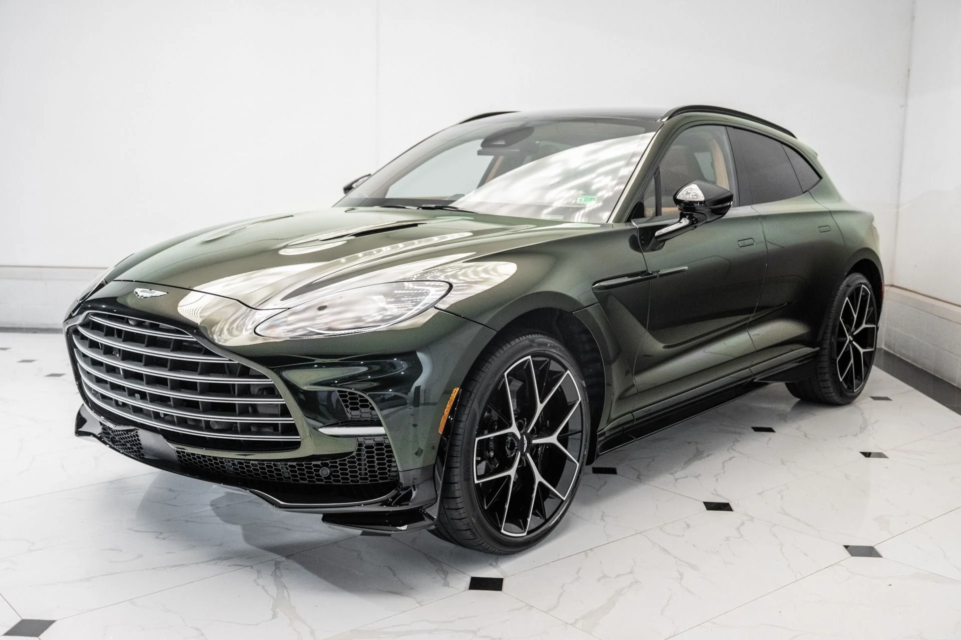 mph046_3738892047_New_2026_ASTON_MARTIN_DBX_707_1759283914_83c33a6453