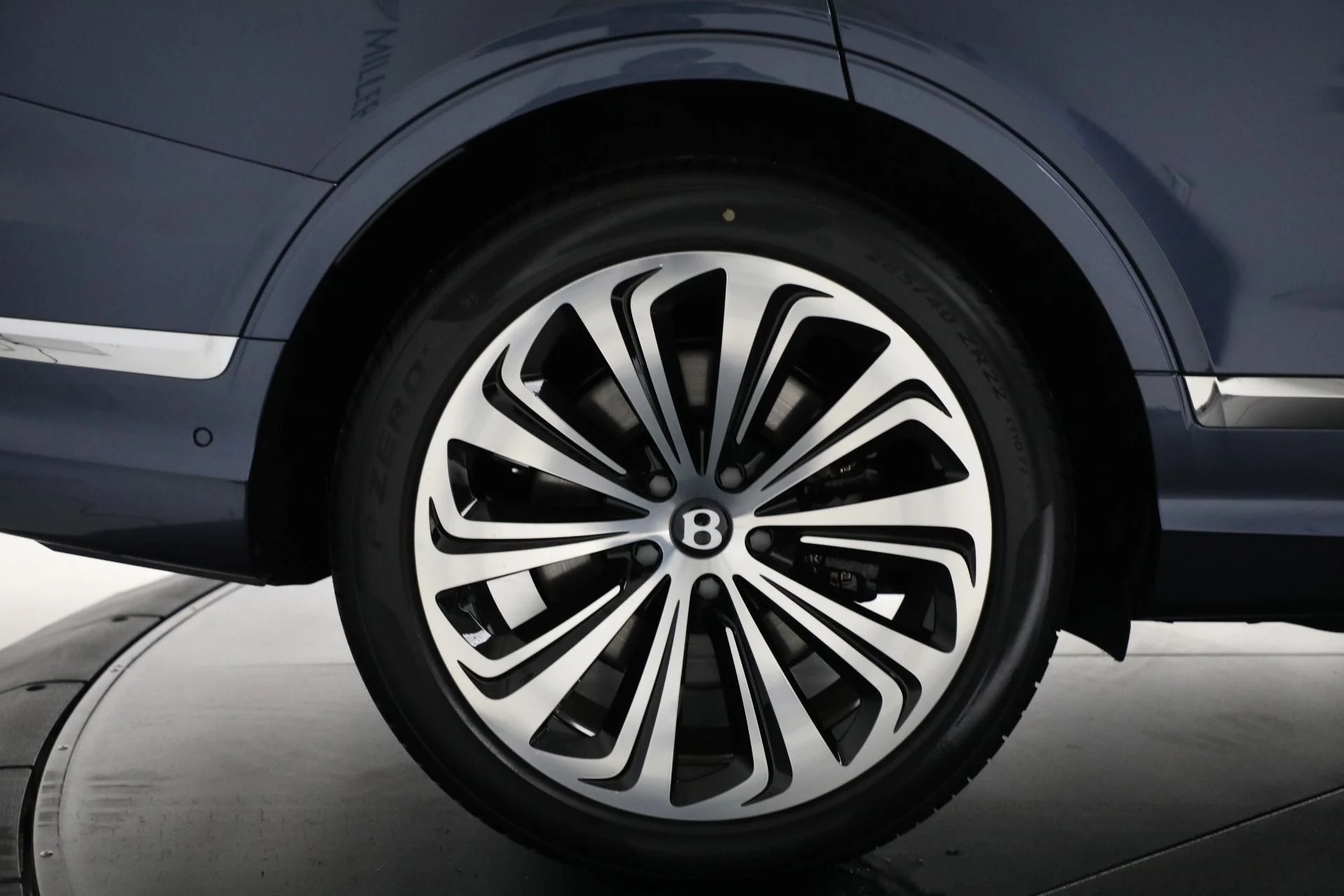 mph046_3747861753_Used_2025_Bentley_Bentayga_EWB_Azure_V8_1761149481_825c503efb