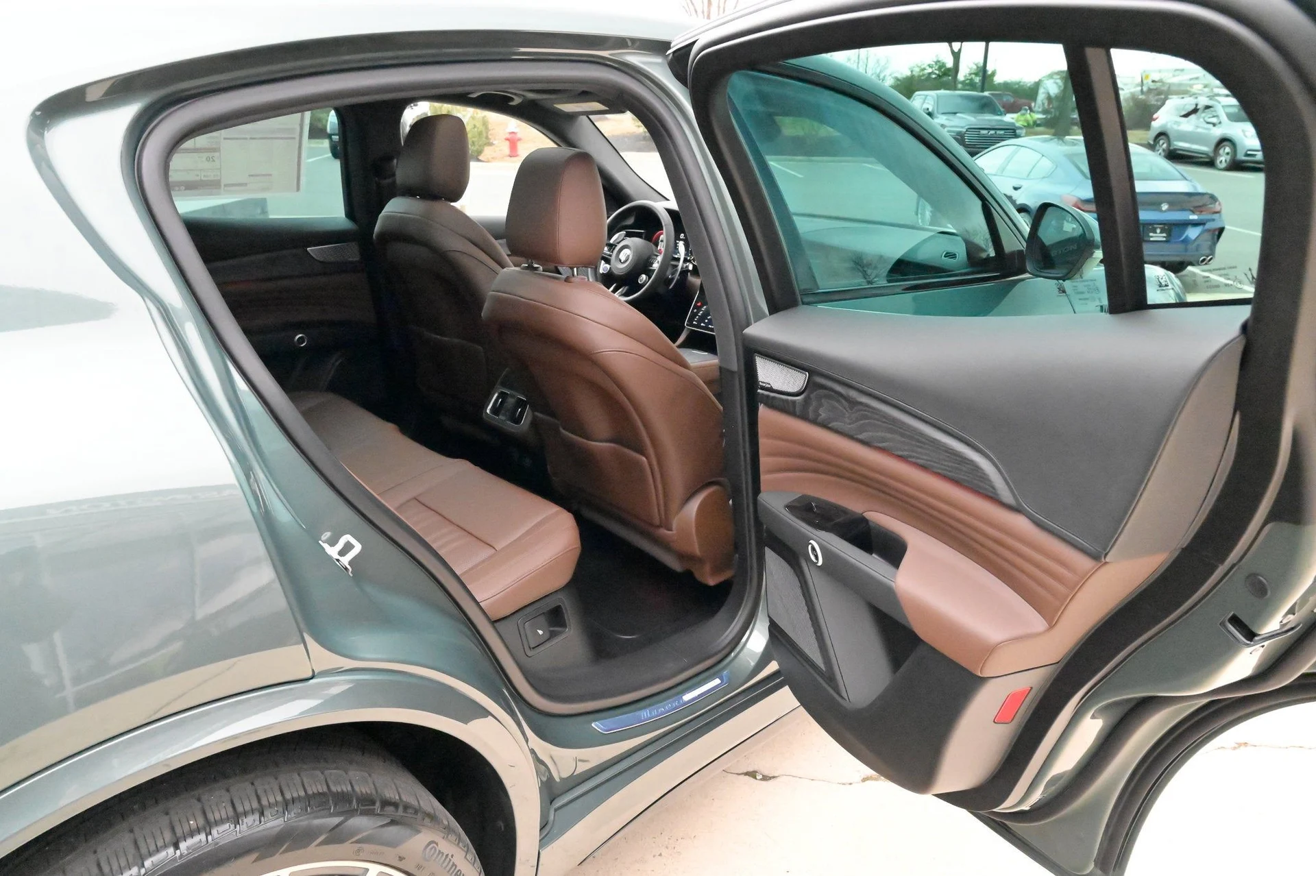 mph046_375040738_fcf0e42b36e44ab1a409a1526e71b2d5_f70c570abc