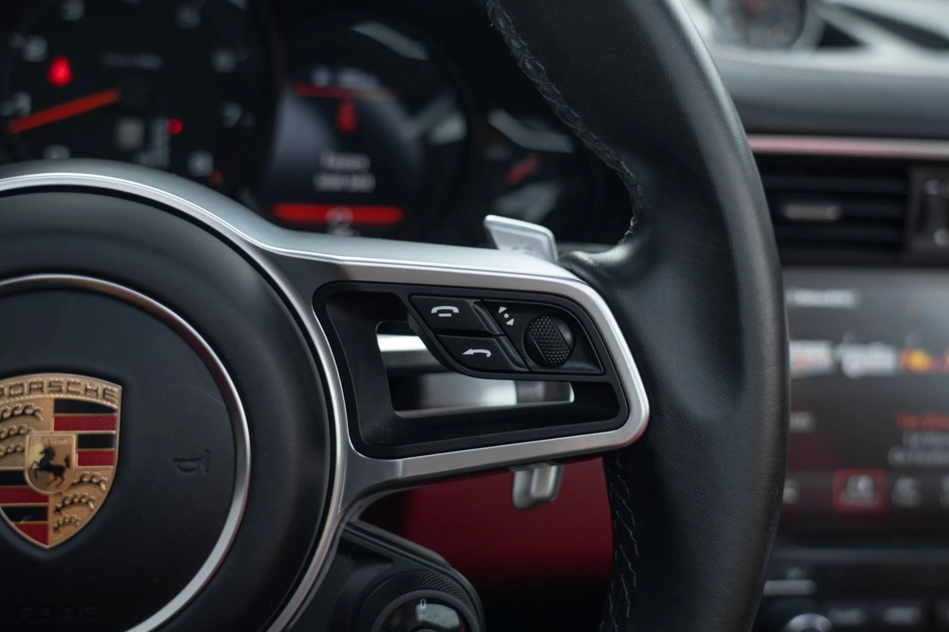 mph046_375649207_Used_2017_Porsche_911_Targa_4_S_1761592166_44ed681213