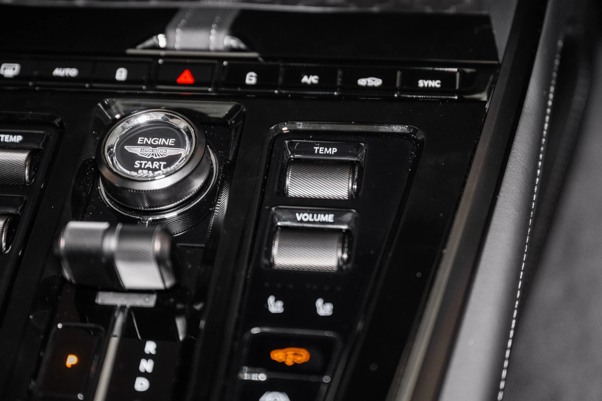 mph046_3760217333_Used_2025_Aston_Martin_DBX_707_1748959342_9be99d3be3