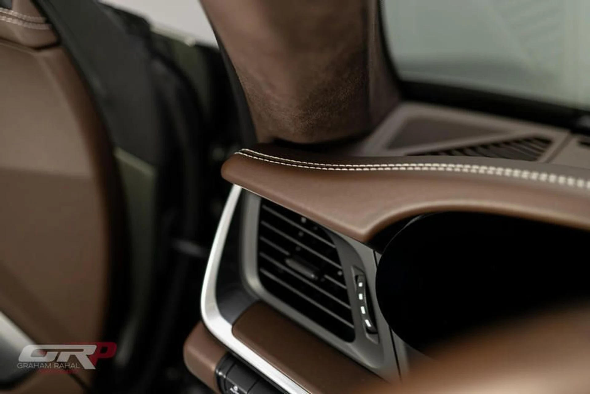 mph046_3795253001_590_B3272_E1_E8_4440_9_F9_C_00046690_BBFB_1f8a251f67