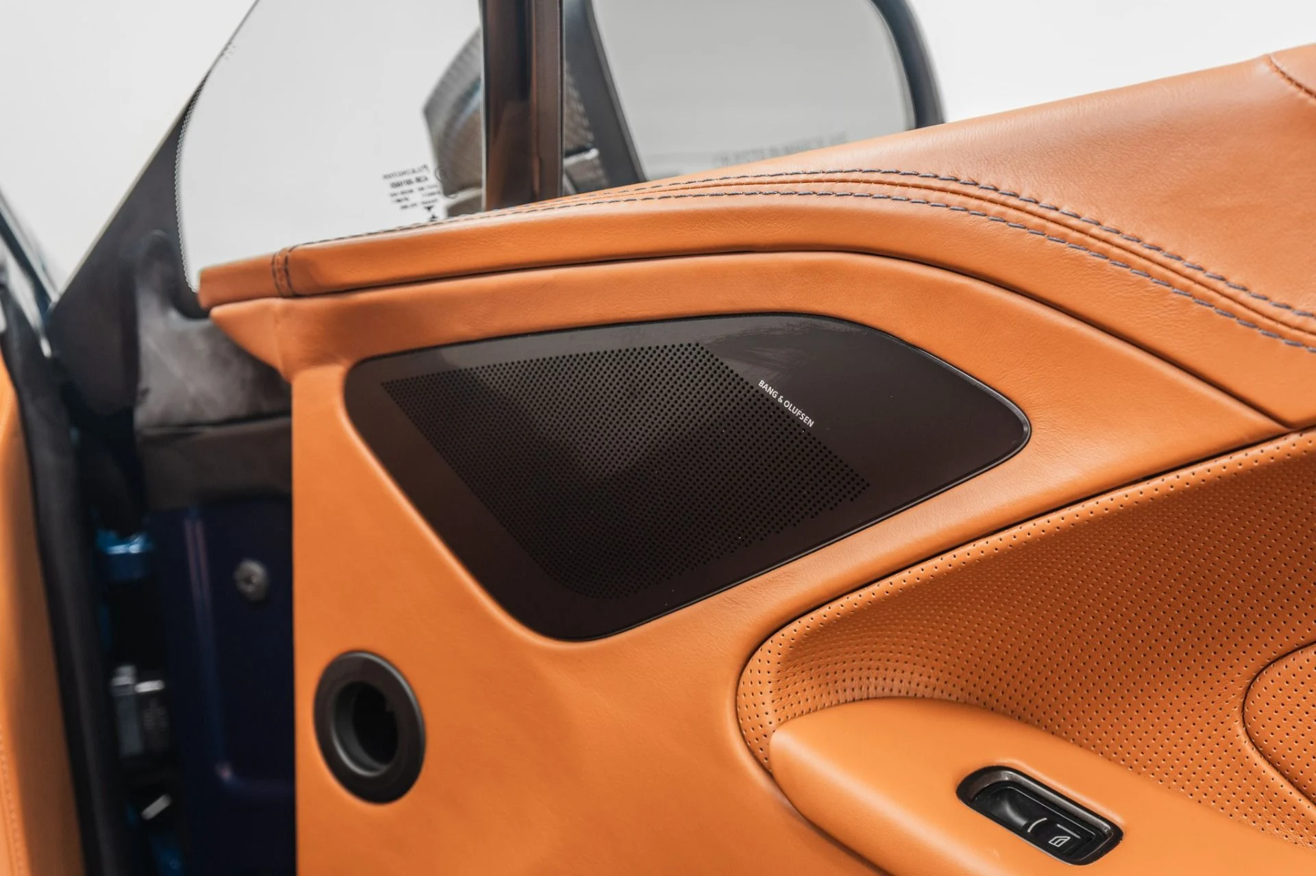 mph046_3801212730_Used_2016_Aston_Martin_Vanquish_Volante_Low_Miles_Amazing_Color_Combination_1785262307_2ef9ab5151
