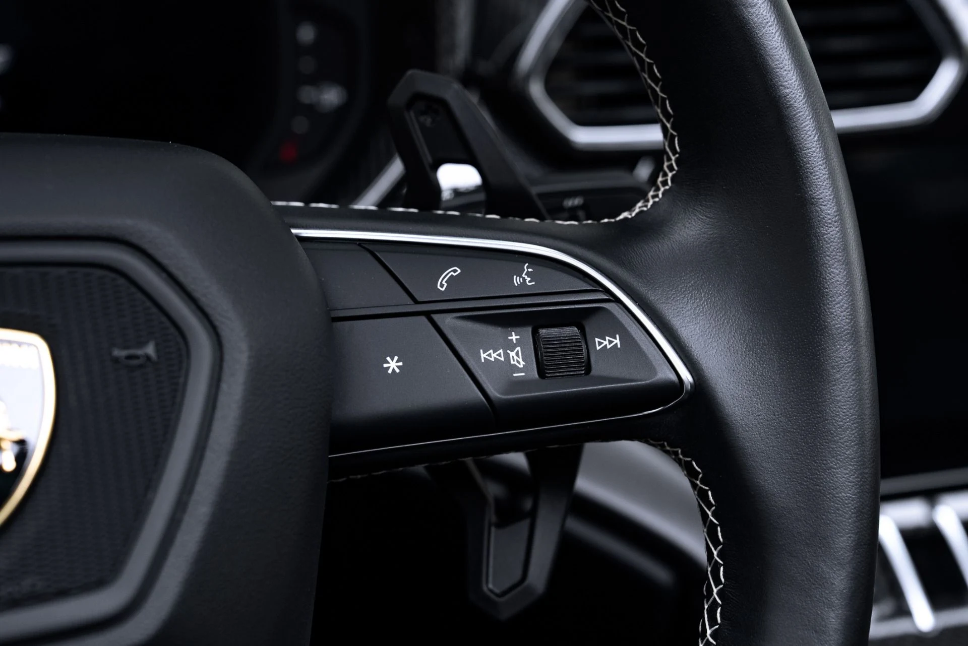 mph046_3818570071_Used_2023_Lamborghini_Urus_S_1776203751_d50b871737