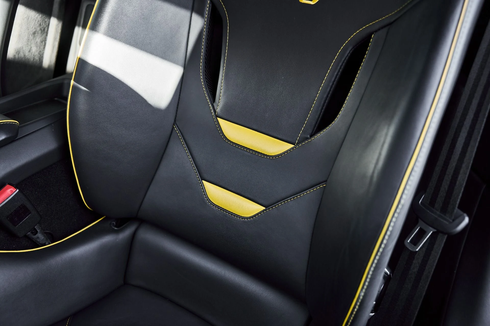 mph046_3827383224_Used_2021_Lamborghini_Huracan_EVO_Base_1774405015_9f44f0cff2