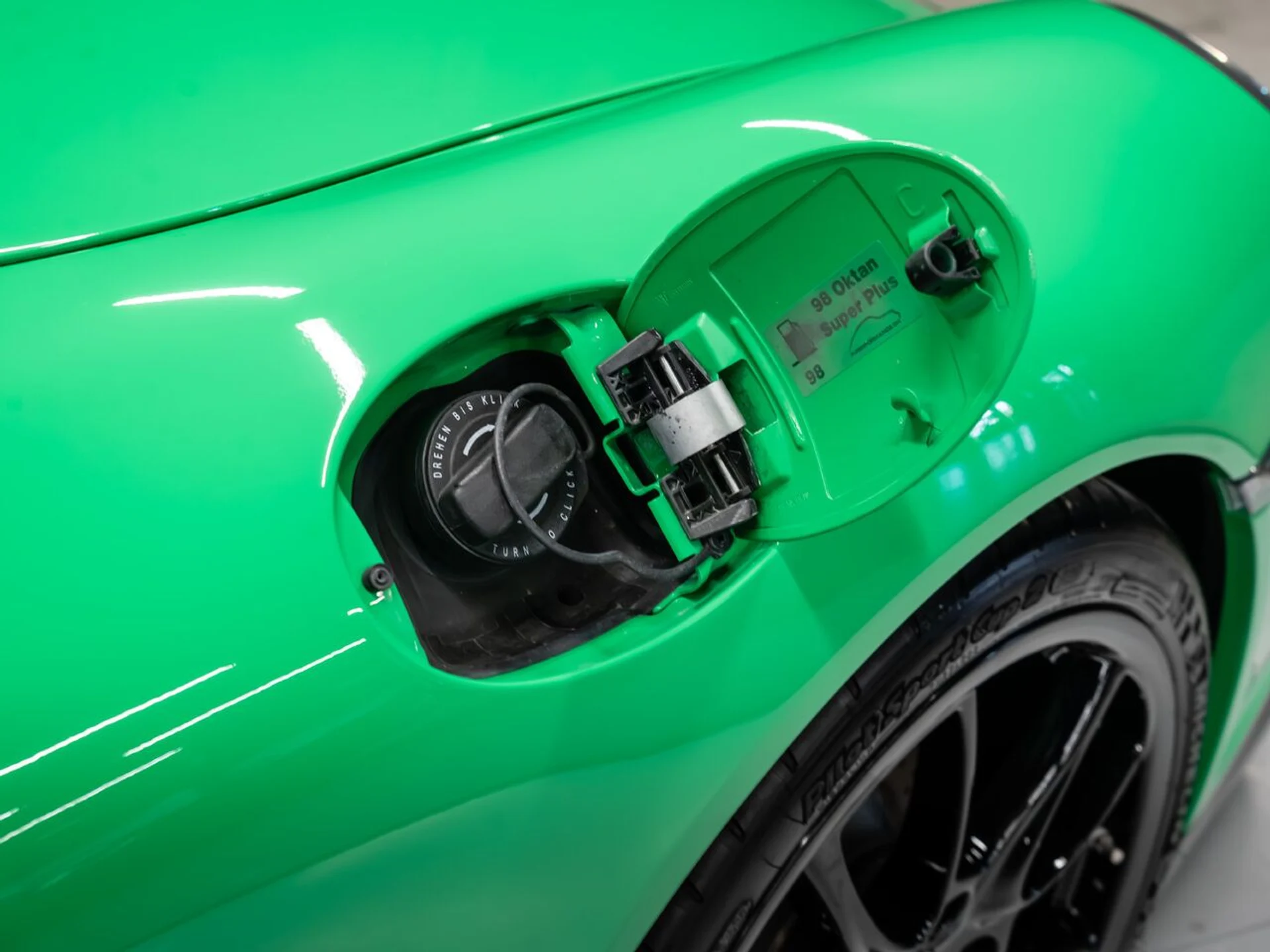 mph046_384175346_porsche_911_gt3_rs_2007_71d2886adb