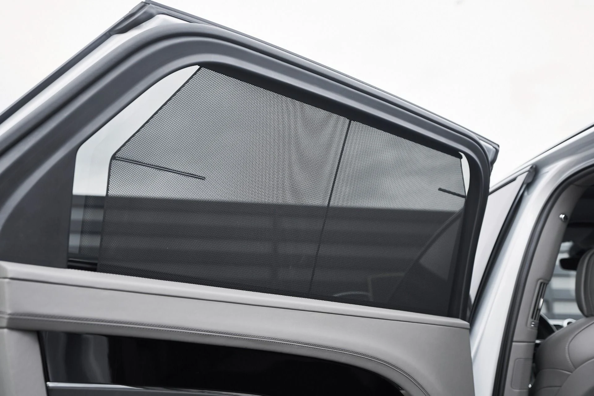 mph046_3862261668_Used_2023_Bentley_Bentayga_EWB_Azure_1763502543_e22bfc1537