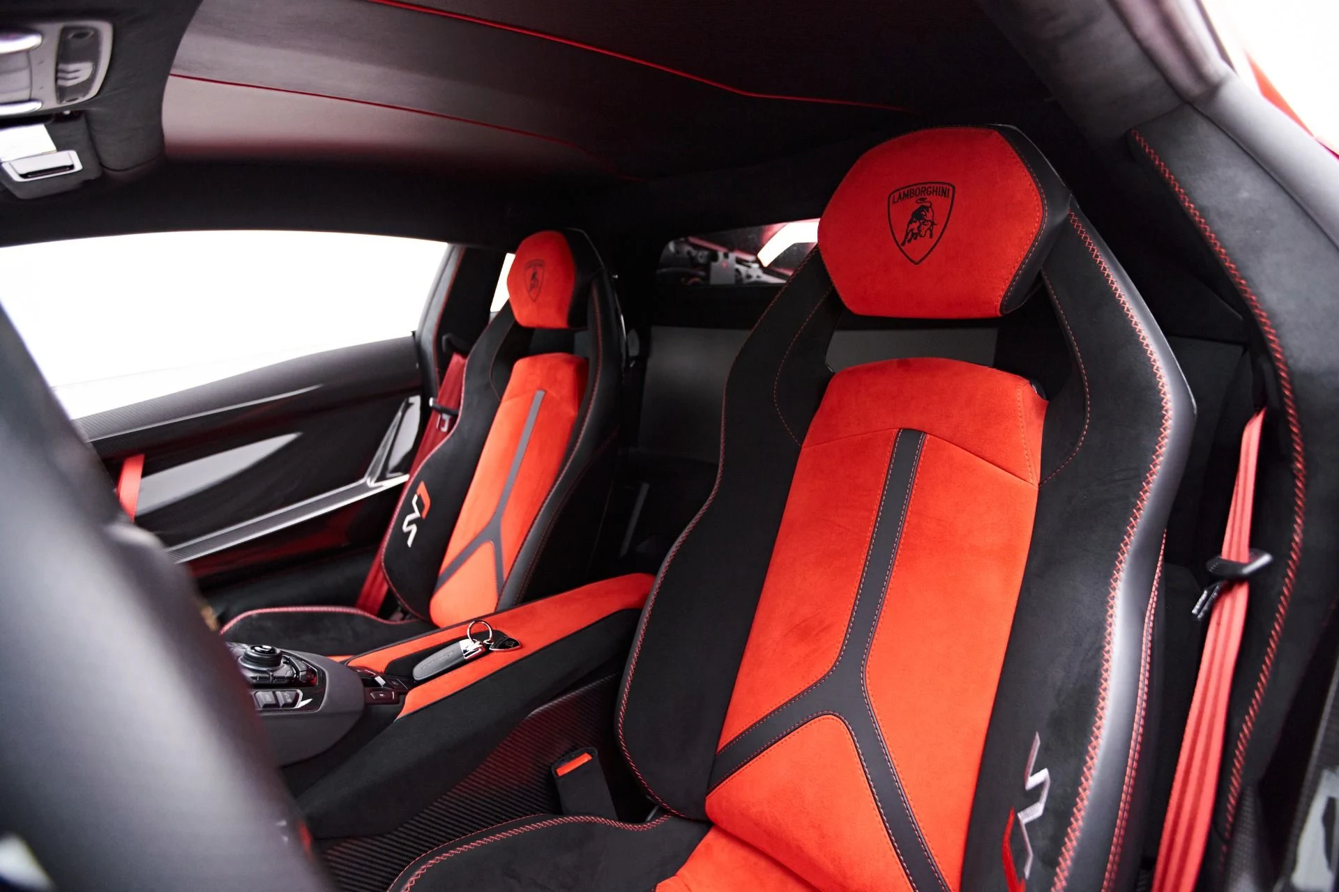 mph046_3864022998_Used_2019_Lamborghini_Aventador_SVJ_Base_1660667116_4bede52dee