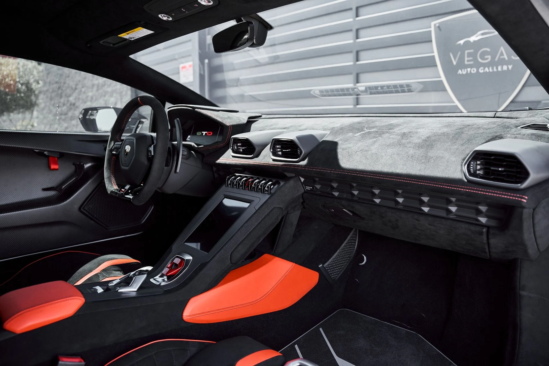 mph046_3908316990_Used_2024_Lamborghini_Huracan_STO_Base_1775782820_e9cdc38e96