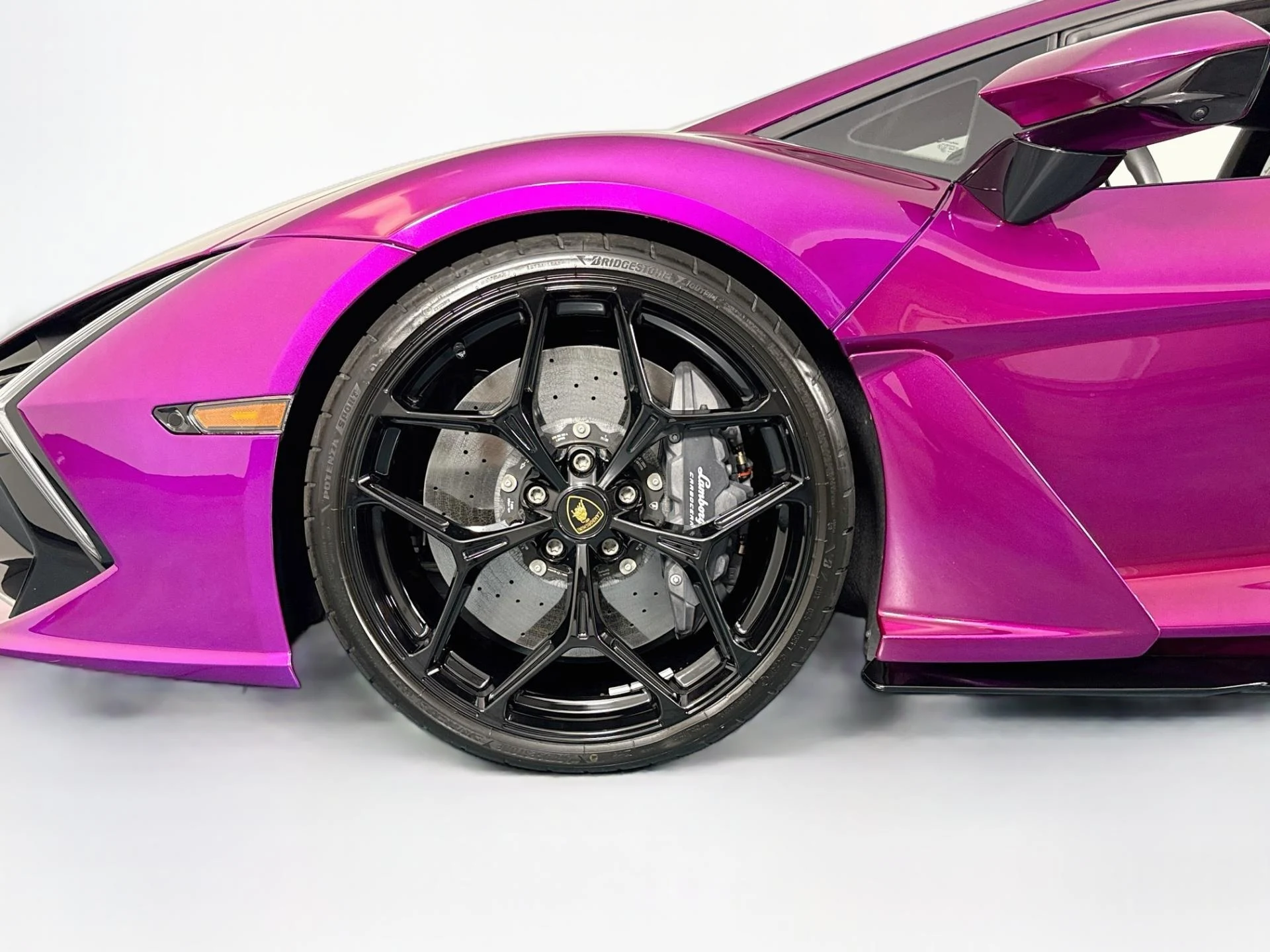 mph046_3929438351_Used_2024_Lamborghini_Revuelto_1787336727_cff563533a