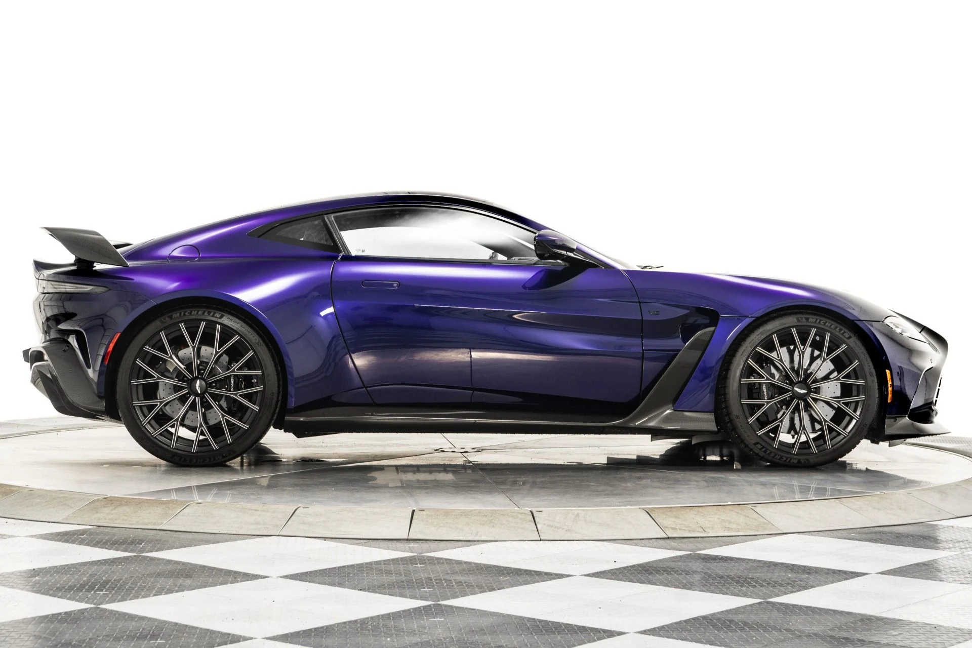 mph046_3963649128_Used_2023_Aston_Martin_Vantage_V12_1755616740_dbd003115d