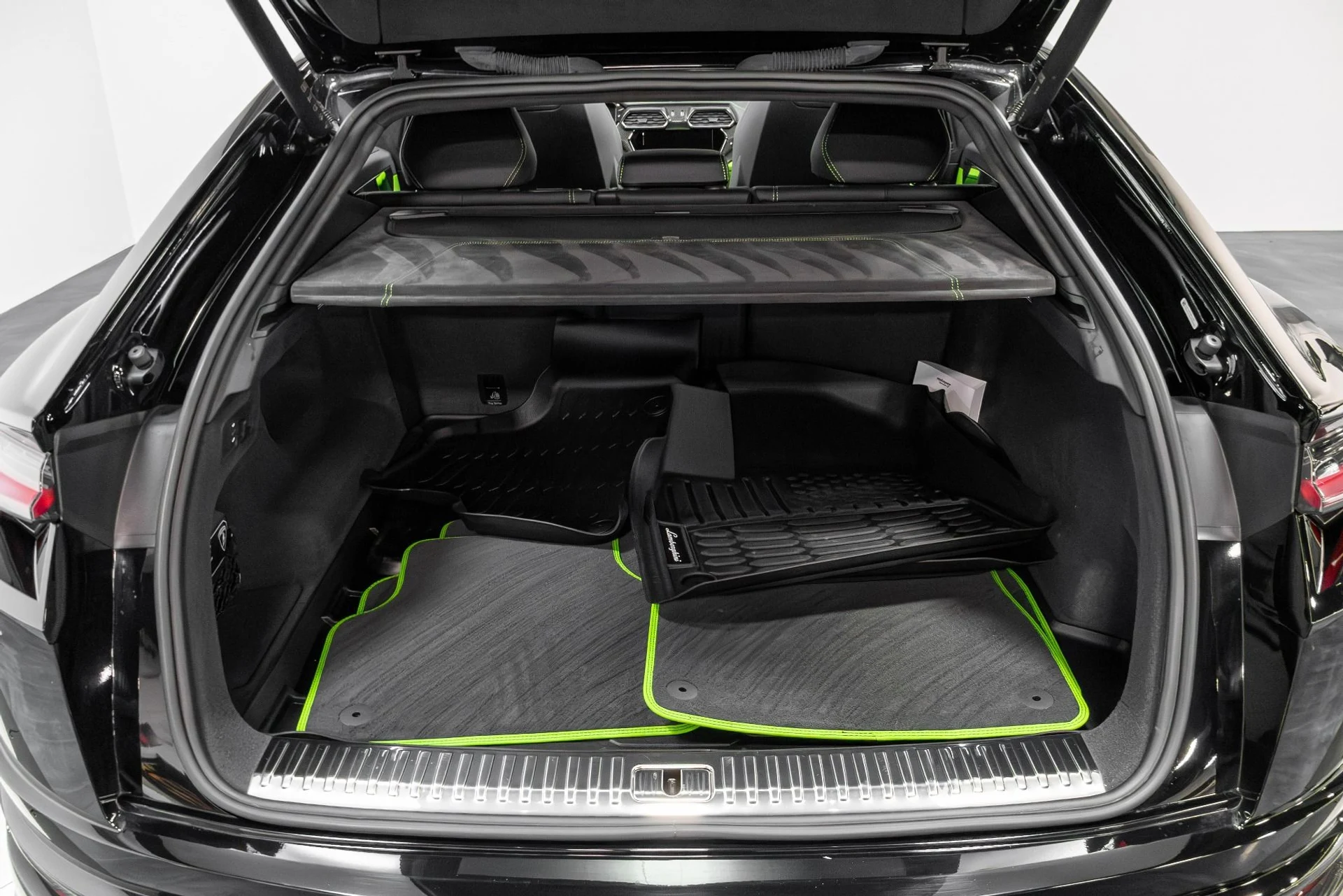 mph046_3984898564_Used_2022_Lamborghini_Urus_1771543126_70d9063609