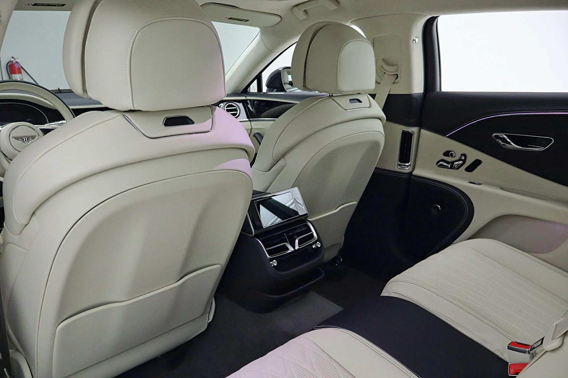 mph046_3991553255_New_2026_BENTLEY_Flying_Spur_Azure_V8_452fa90b38