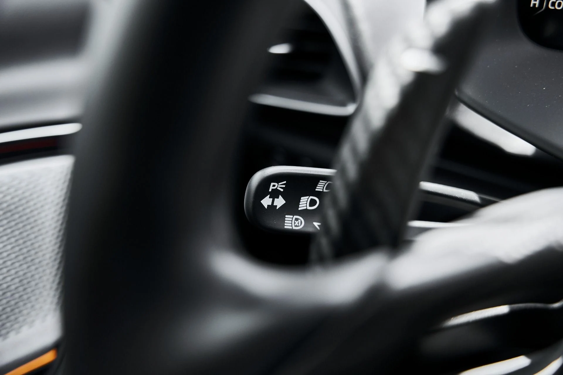 mph046_3992323456_Used_2024_Mc_Laren_Artura_1775583389_61b806a71d