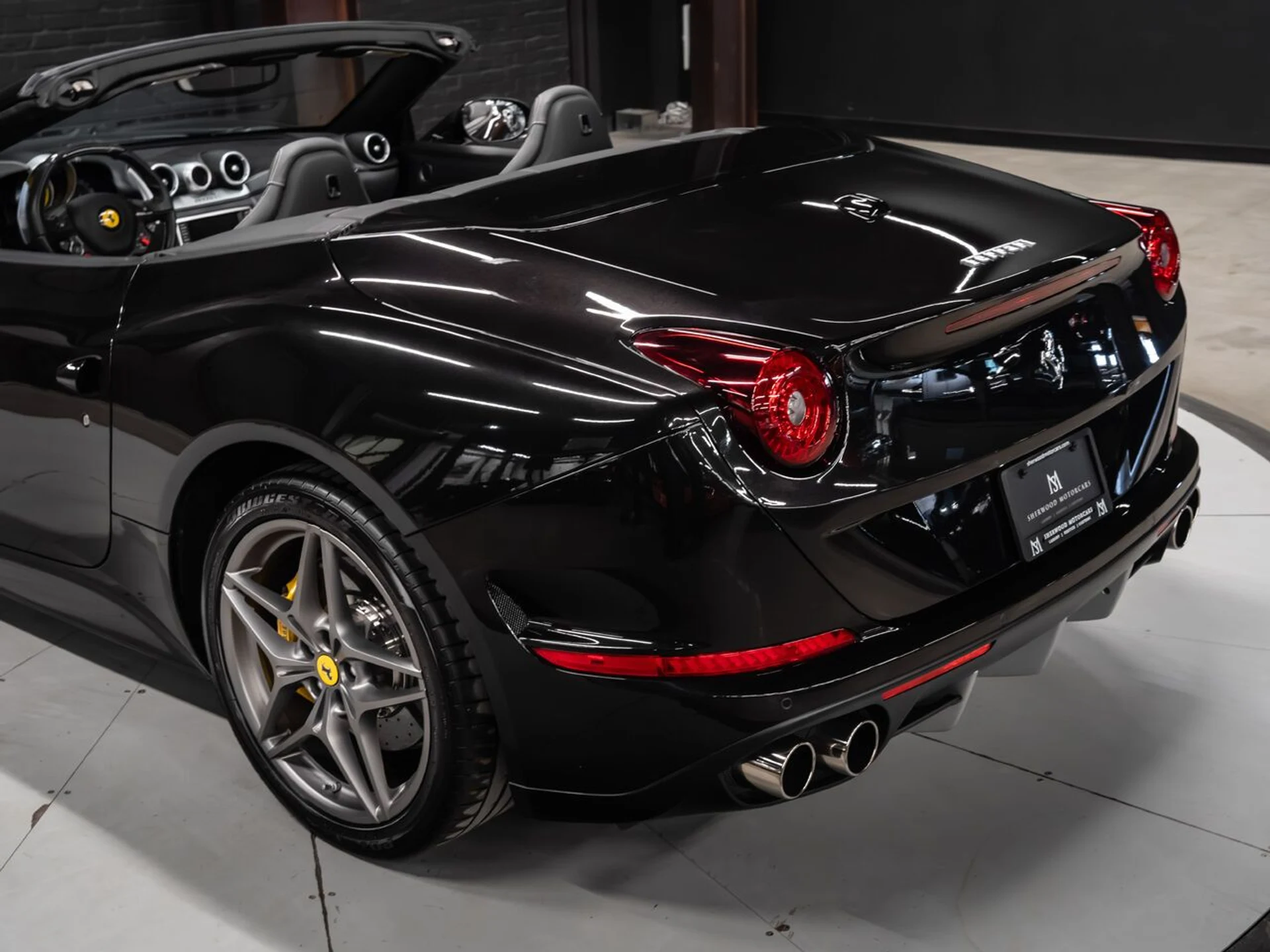 mph046_39994357_ferrari_california_2015_ac269b1191