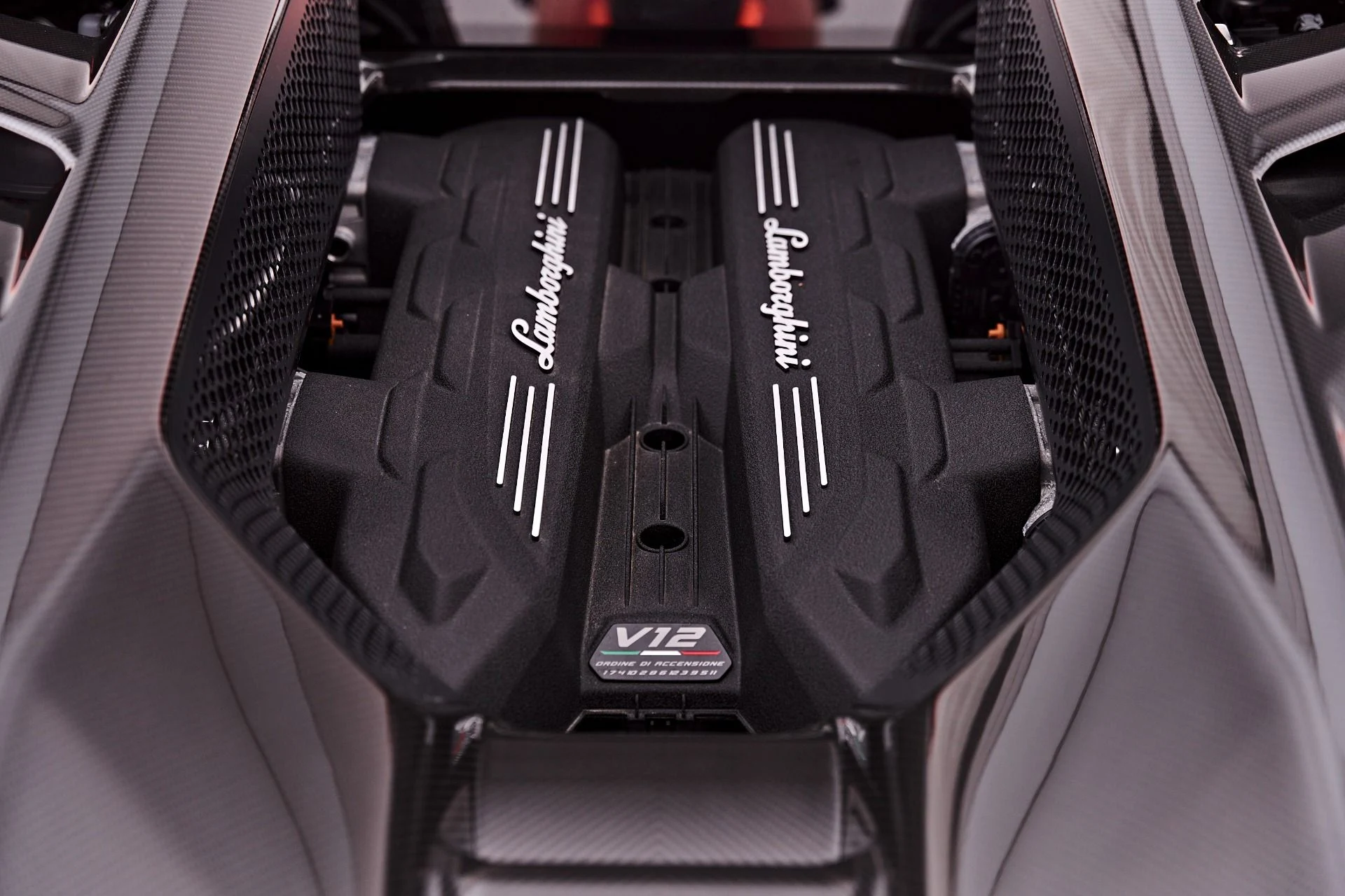 mph046_400201696_Used_2024_Lamborghini_Revuelto_Base_1786150949_54697cfc79