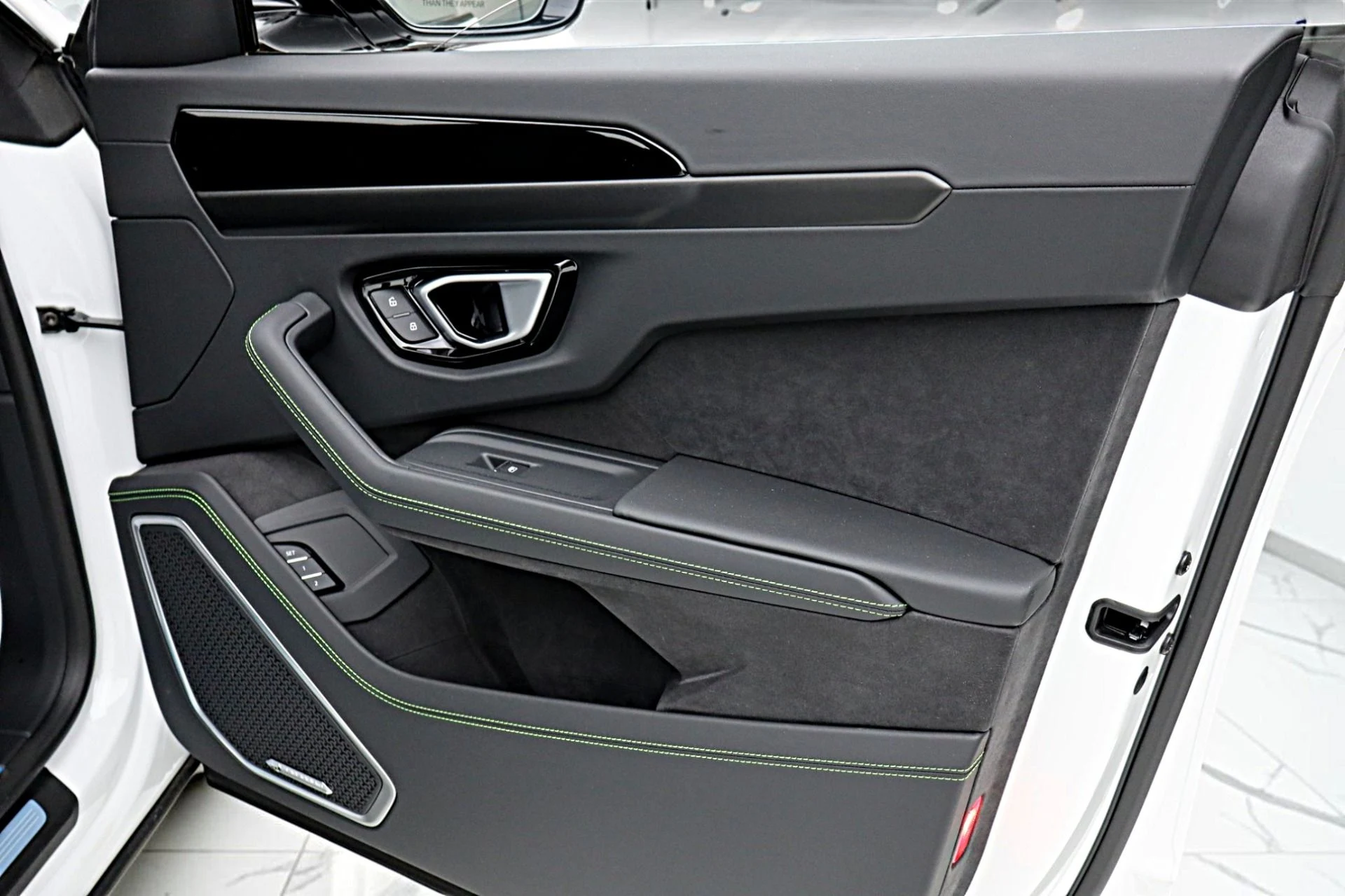 mph046_4004151837_New_2026_Lamborghini_Urus_SE_0709998a3d