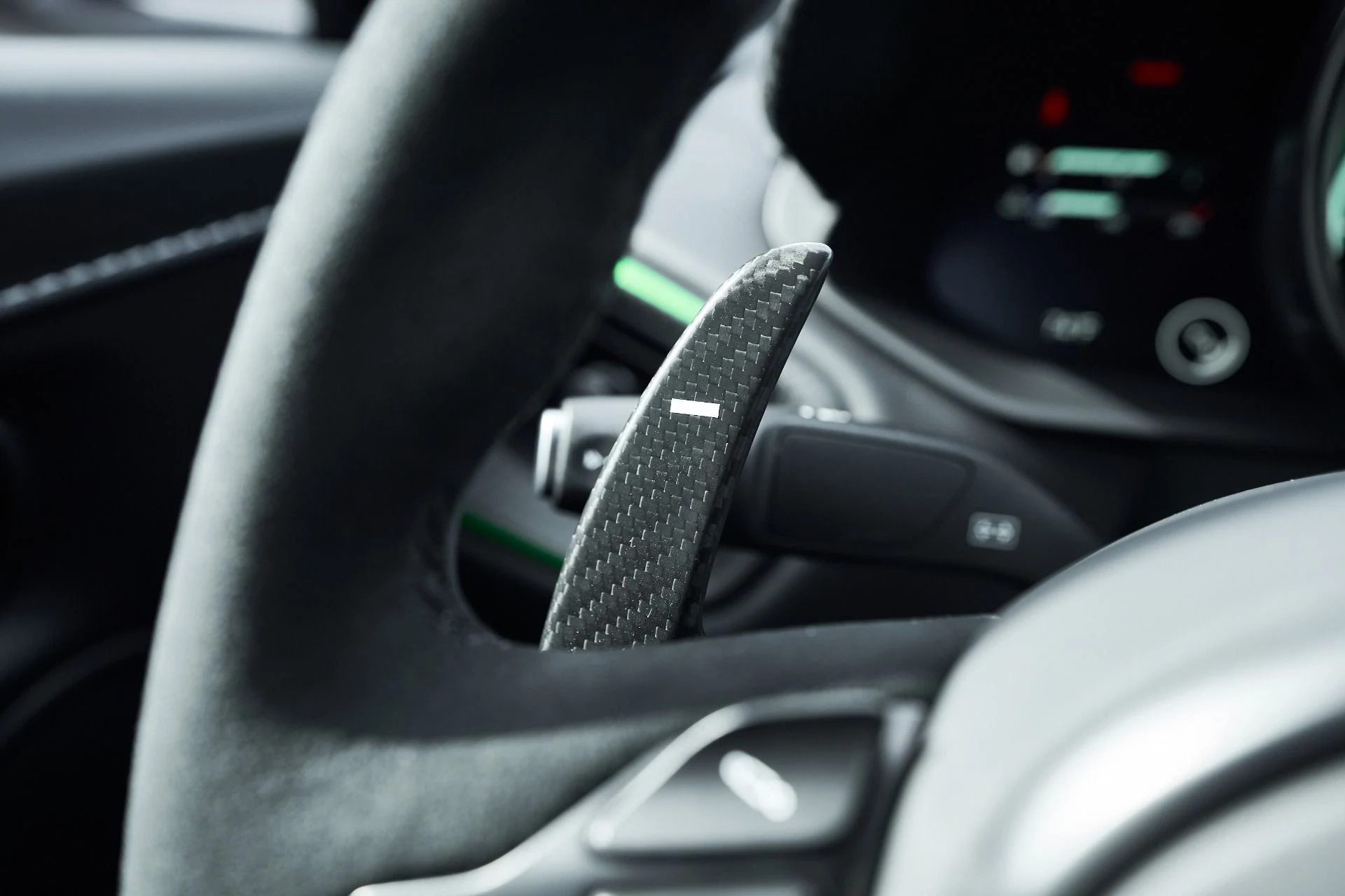 mph046_4024092740_Used_2023_Aston_Martin_Vantage_Base_1762913663_23186e12fb