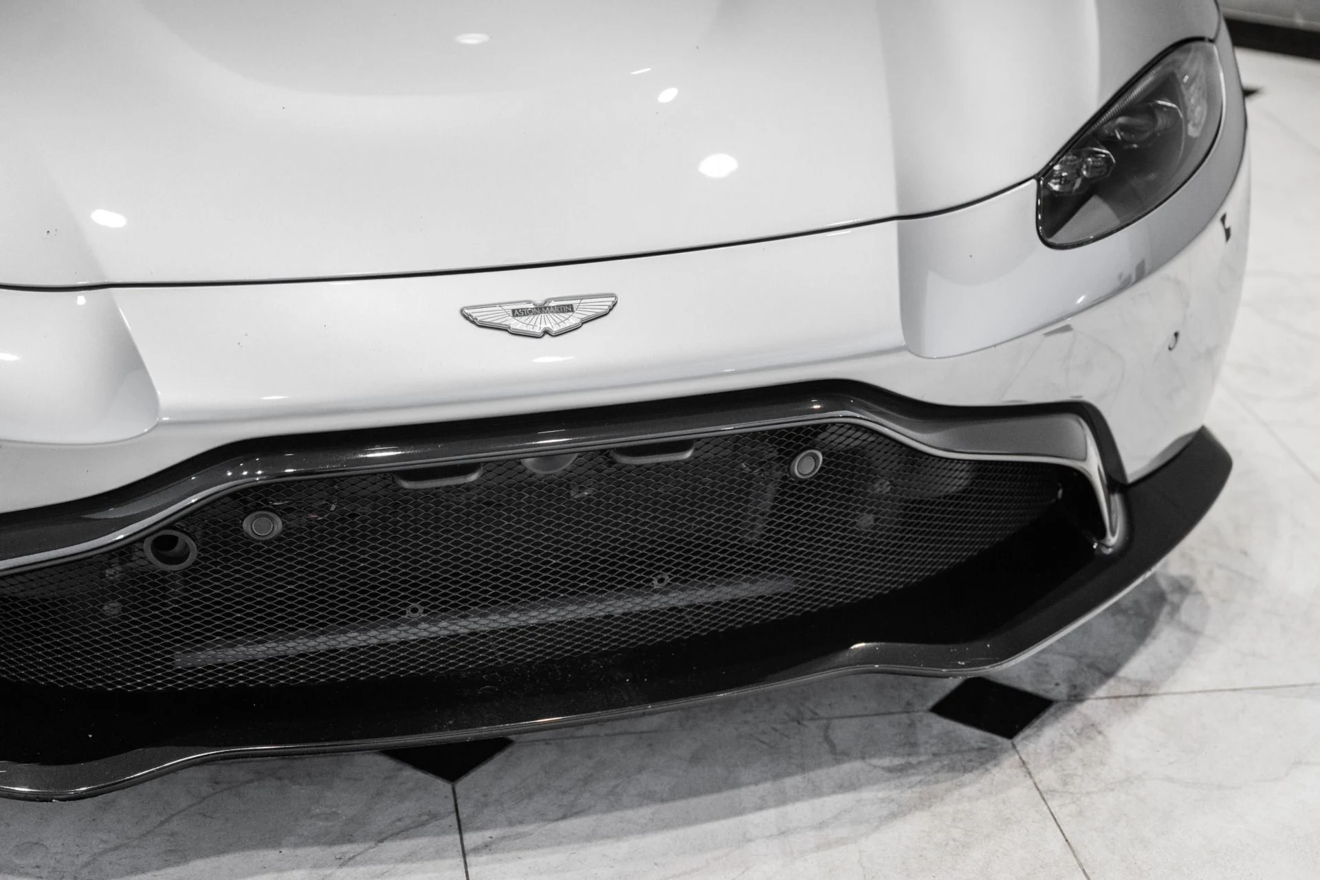 mph046_4028541614_Used_2019_Aston_Martin_Vantage_1779799907_73ed2b63f0