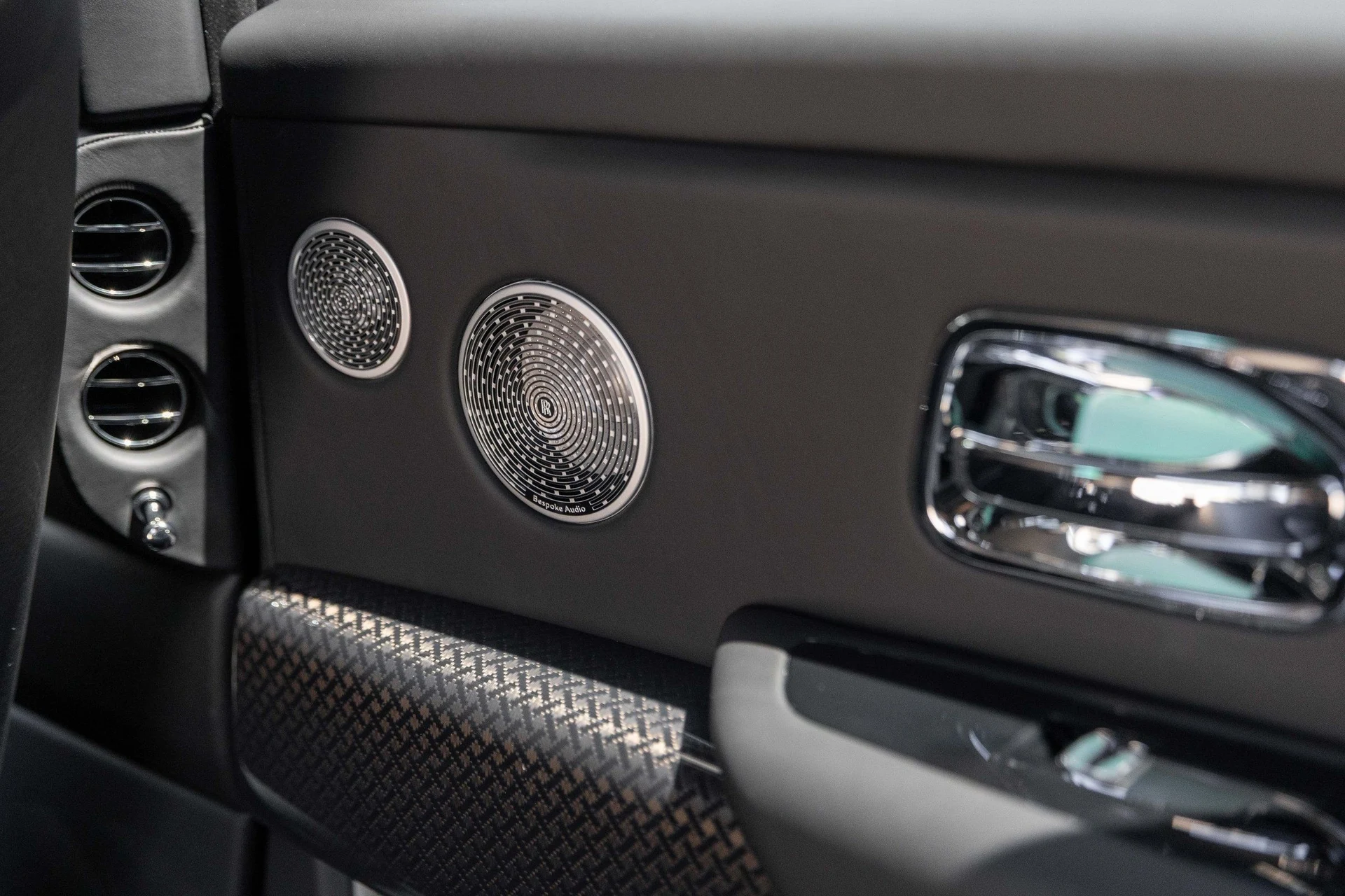 mph046_4043135978_Hi_Tech_Luxury_Imports_LLC_SLA_33_HA_07_VU_236993_image_46_debb259a4e