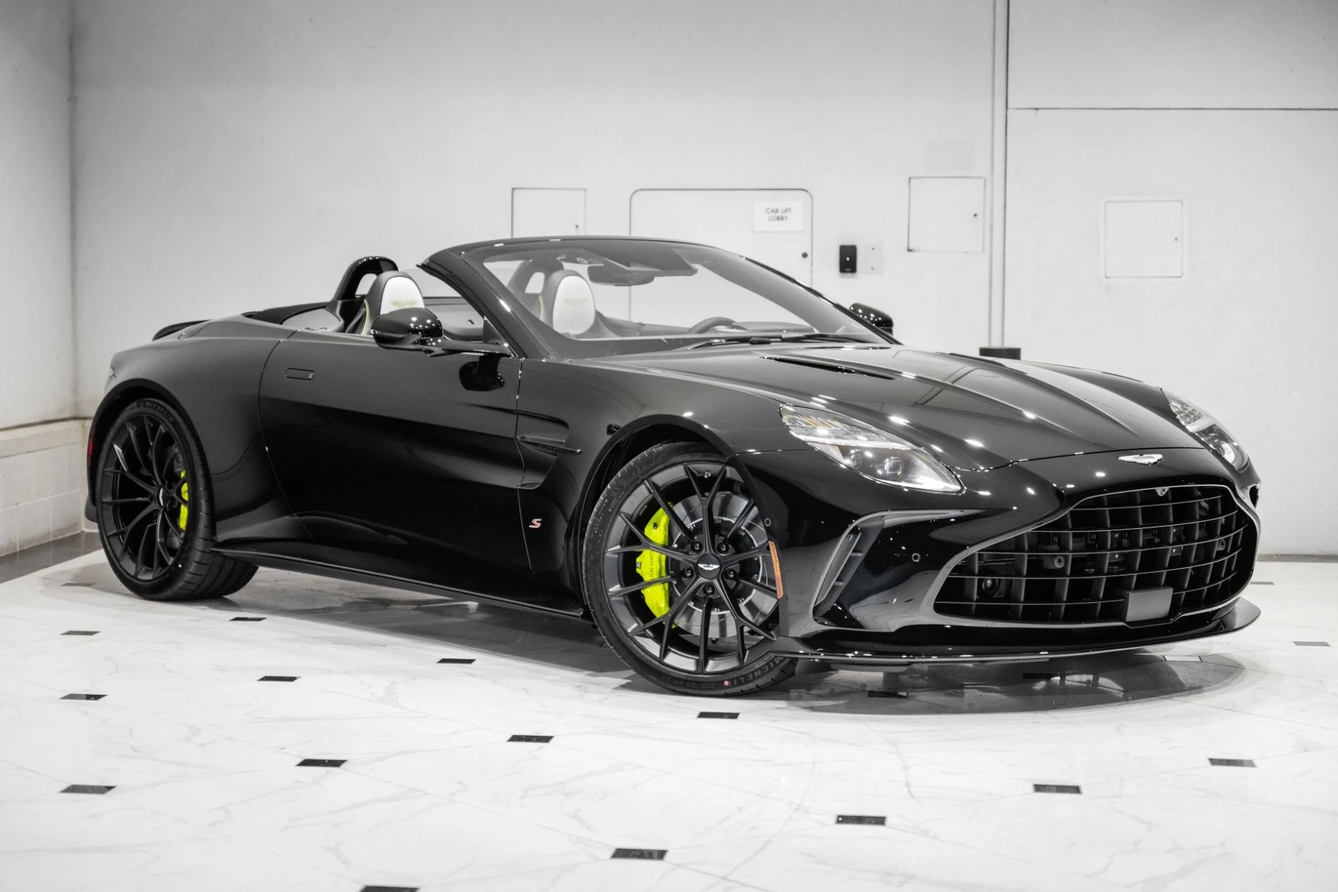 mph046_4045197176_New_2026_Aston_Martin_Vantage_S_Roadster_1780941042_5e697bd777