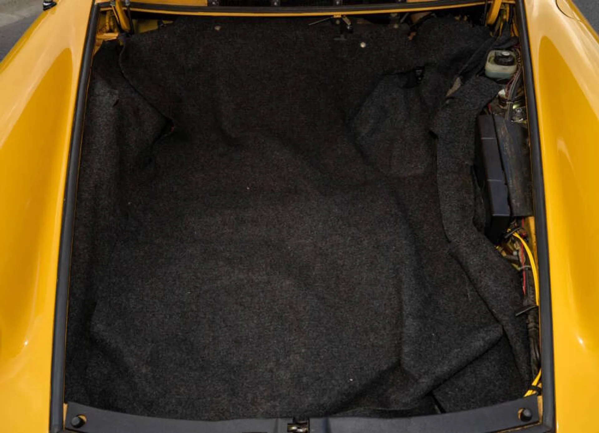 mph046_4112711478_1976_porsche_911_carrera_coupe_911_carrera_coupe_8ac5815413