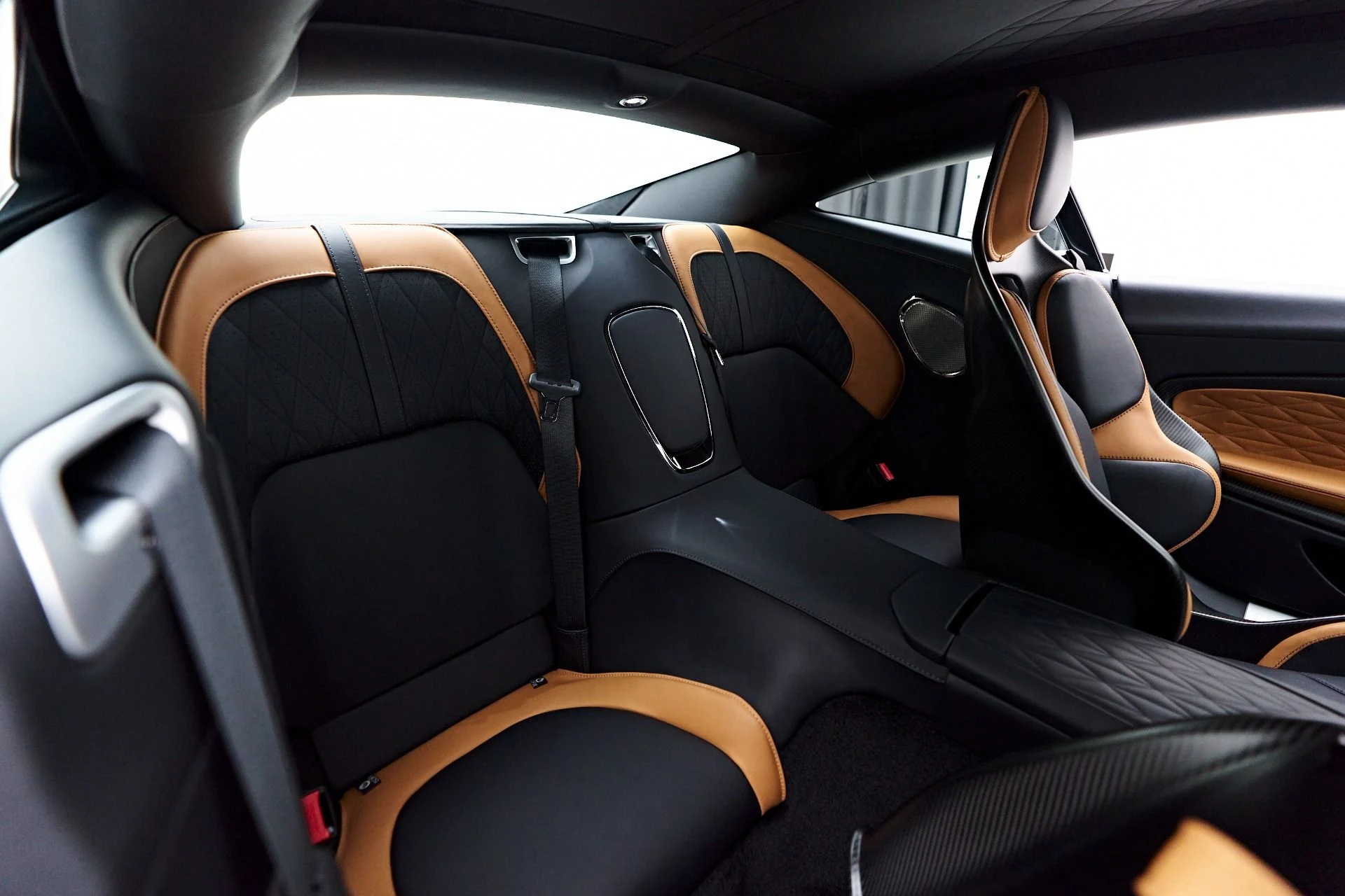 mph046_4146104299_Used_2024_Aston_Martin_DB_12_1756329442_b7b0945104