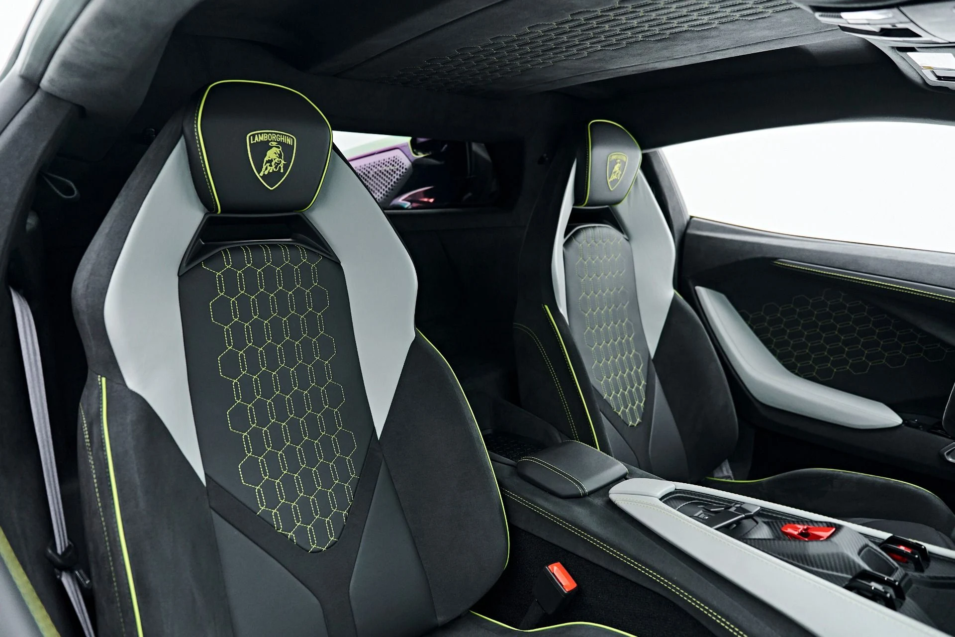 mph046_4147751798_Used_2024_Lamborghini_Revuelto_Base_1789697534_2bdc363139