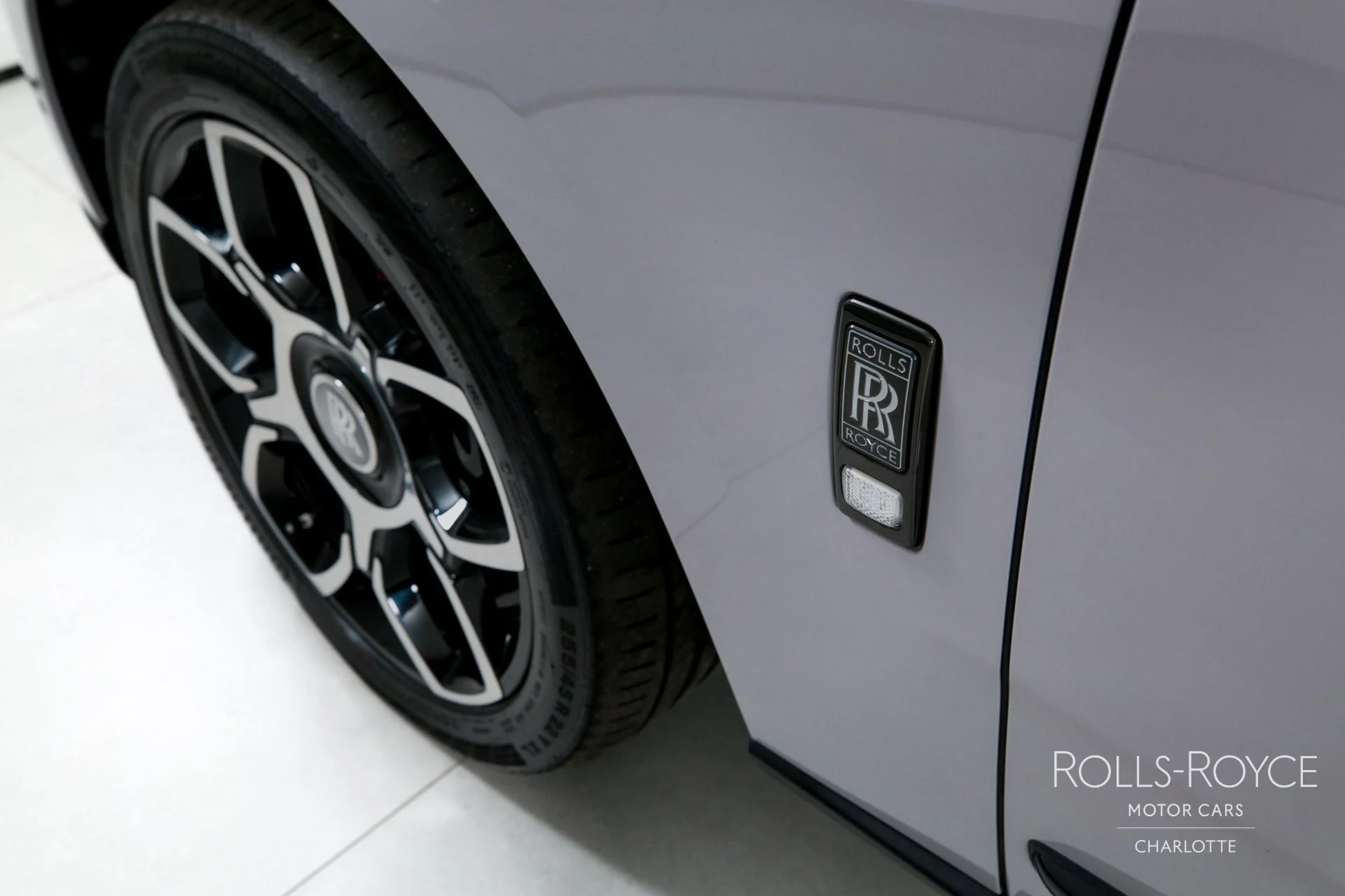 mph046_4169976271_Used_2024_Rolls_Royce_Black_Badge_Cullinan_1765396280_4754870834