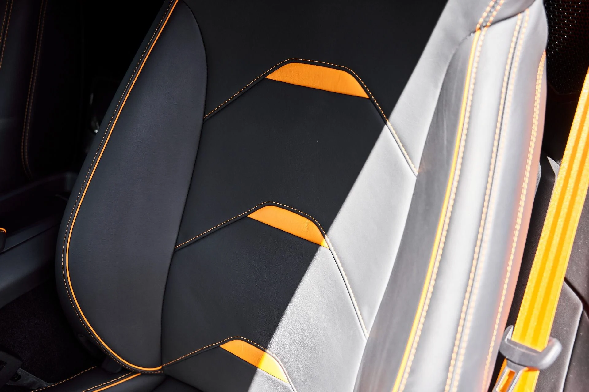 mph046_422404523_Used_2020_Lamborghini_Huracan_EVO_Base_1777394843_b5a294f536