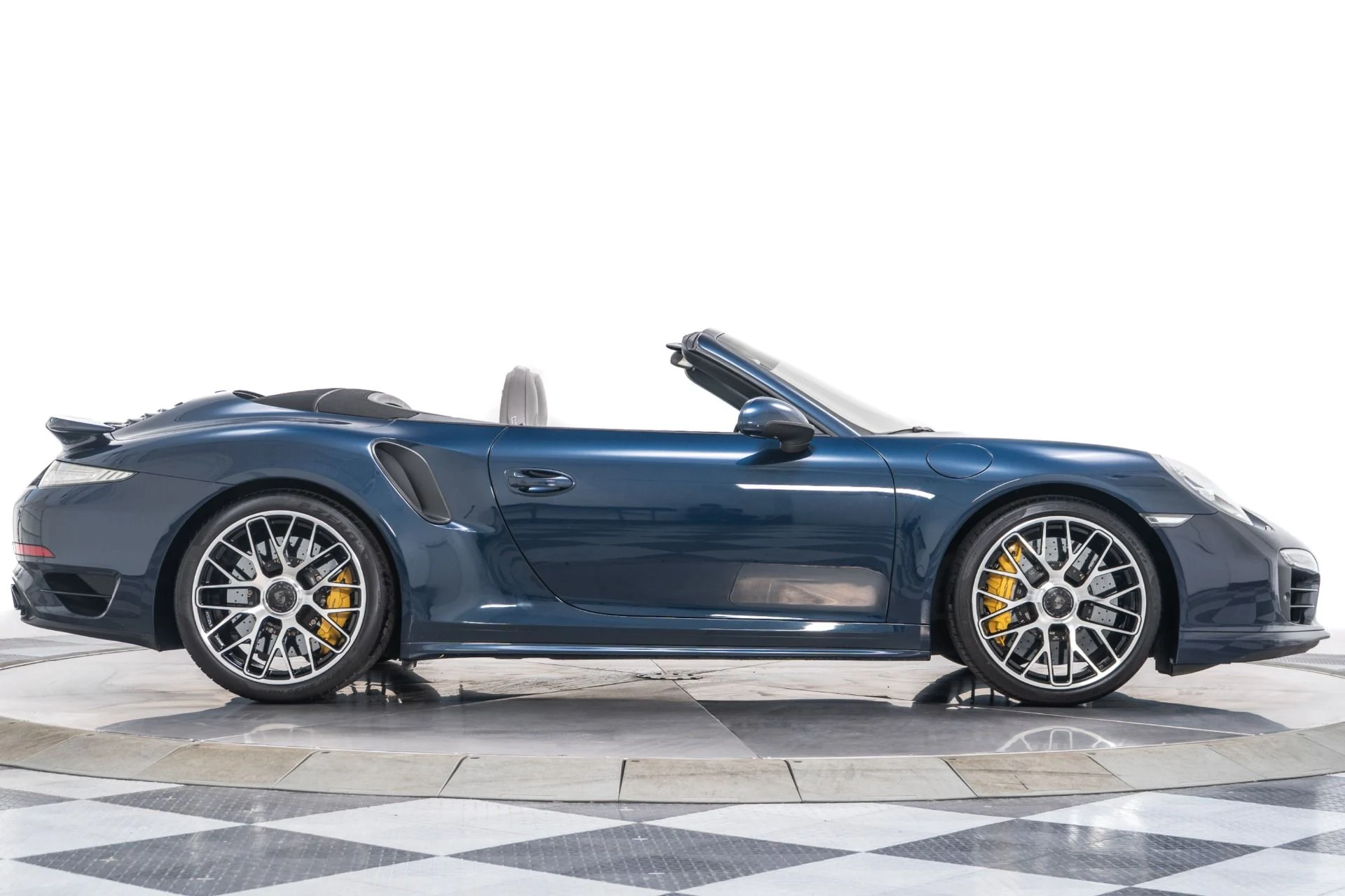 mph046_4230632008_Used_2015_Porsche_911_Turbo_S_Cabriolet_1754336206_a904447249