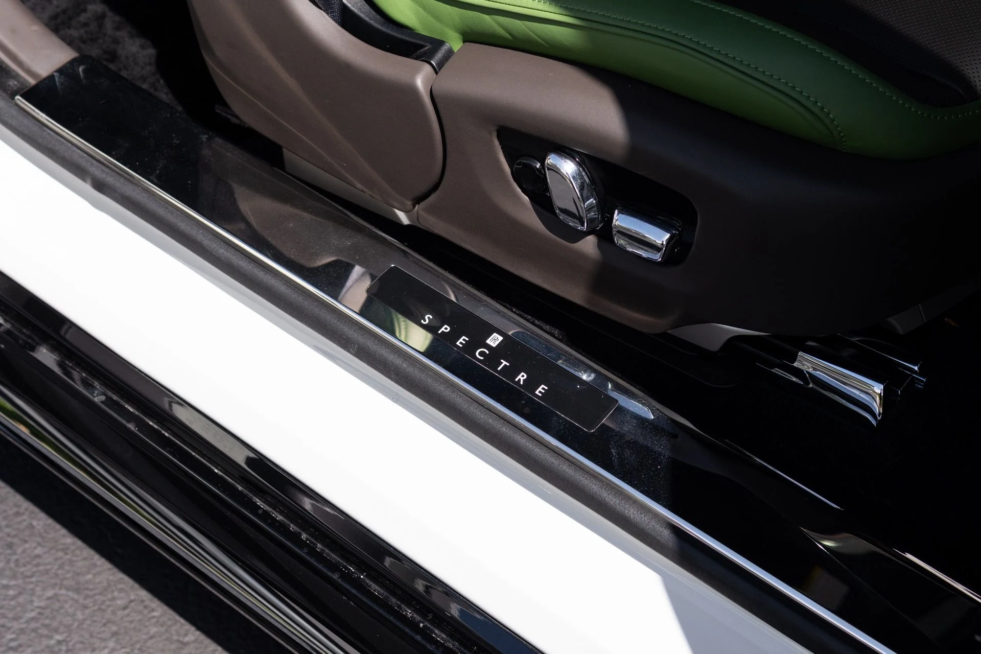 mph046_4230893994_Used_2024_Rolls_Royce_Spectre_1775023108_d8d7b84d3b