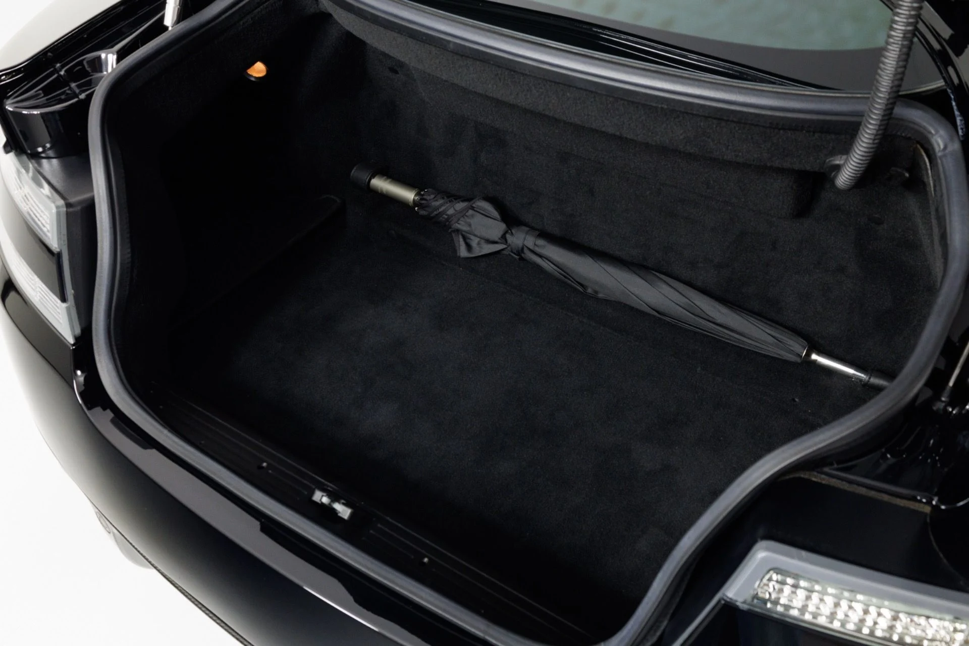 mph046_4279052594_Used_2009_Aston_Martin_DBS_1778627774_739f863722